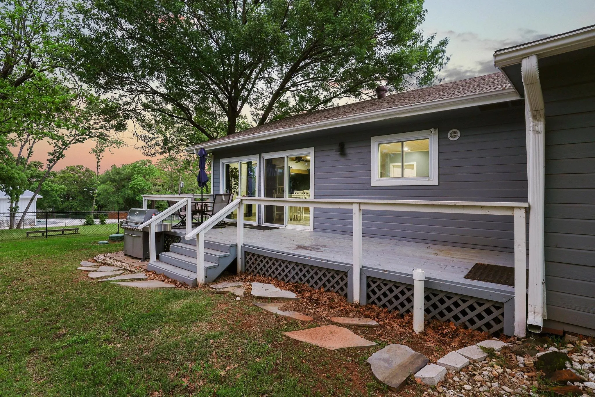 Single Family Residence For Sale in Grayson County , 109 Arkansas Street, Pottsboro, Texas 75076, 3 Bedrooms, 2 Bathrooms, 4 Garage spaces, 1,796 Sqft, built in 1968, Price $539,999, mls#21242429, Real Estate Agent in Pottsboro, Homes For Sale in Grayson county, Homes For Sale in Pottsboro, Realtor in Pottsboro Texas, Real Estate Brokerage Independent Realty Texas, Luminita Cordes Realtor
