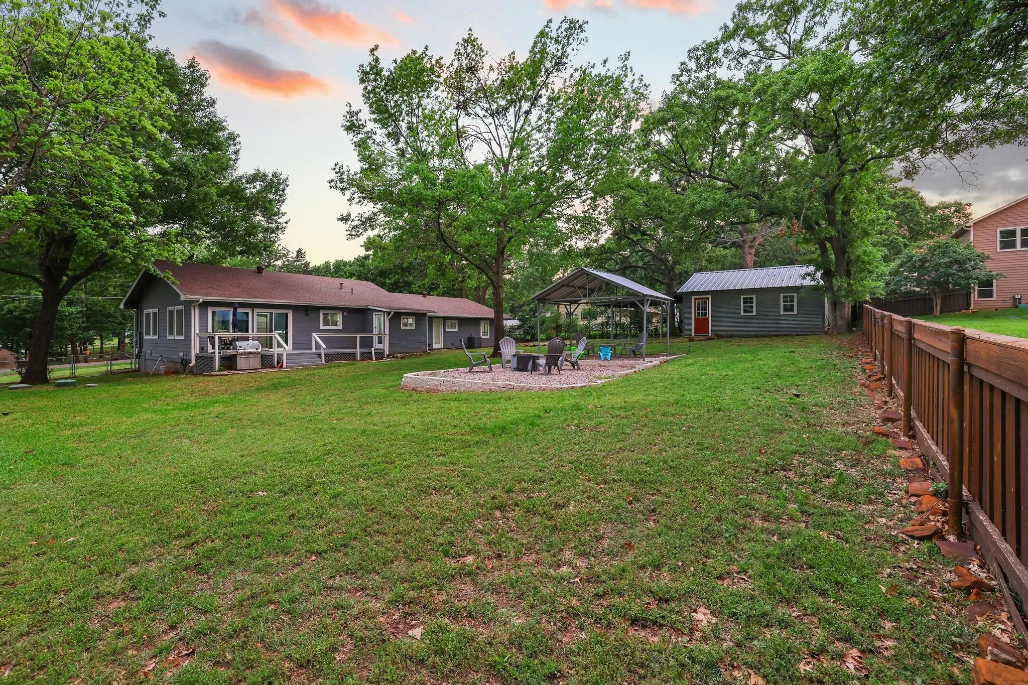 Single Family Residence For Sale in Grayson County , 109 Arkansas Street, Pottsboro, Texas 75076, 3 Bedrooms, 2 Bathrooms, 4 Garage spaces, 1,796 Sqft, built in 1968, Price $539,999, mls#21242429, Real Estate Agent in Pottsboro, Homes For Sale in Grayson county, Homes For Sale in Pottsboro, Realtor in Pottsboro Texas, Real Estate Brokerage Independent Realty Texas, Luminita Cordes Realtor