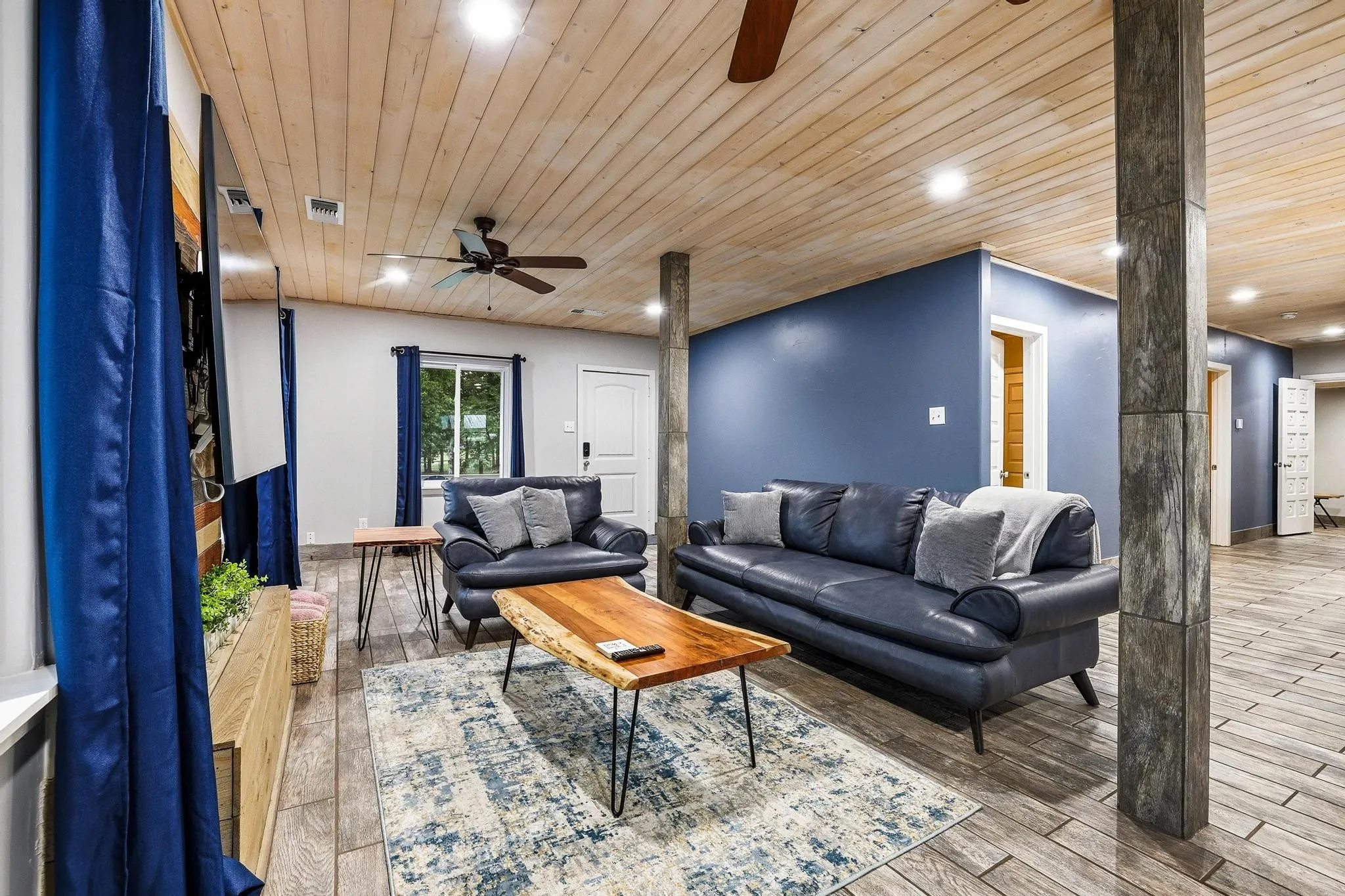 Single Family Residence For Sale in Grayson County , 109 Arkansas Street, Pottsboro, Texas 75076, 3 Bedrooms, 2 Bathrooms, 4 Garage spaces, 1,796 Sqft, built in 1968, Price $539,999, mls#21242429, Real Estate Agent in Pottsboro, Homes For Sale in Grayson county, Homes For Sale in Pottsboro, Realtor in Pottsboro Texas, Real Estate Brokerage Independent Realty Texas, Luminita Cordes Realtor