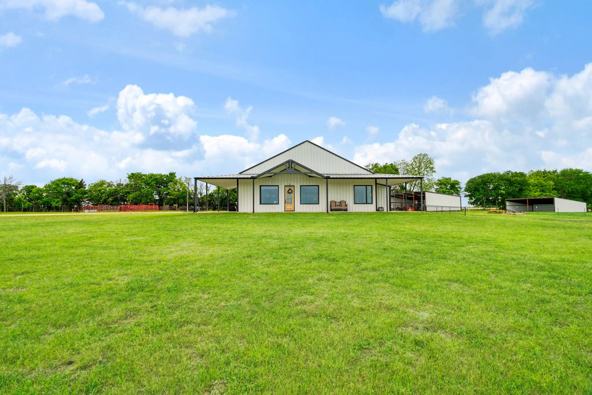 Single Family Residence For Sale in Lamar County , 815 County Road 12550, Paris, Texas 75462, 2 Bedroom, 2 Bathroom, 4 Garage spaces, 2,575 Sqft, built in 2023, mls#21241743, Real Estate Agent in Paris, Homes For Sale in Lamar county, Homes For Sale in Paris, Realtor in Paris Texas, Real Estate Brokerage Independent Realty Texas, Luminita Cordes Realtor