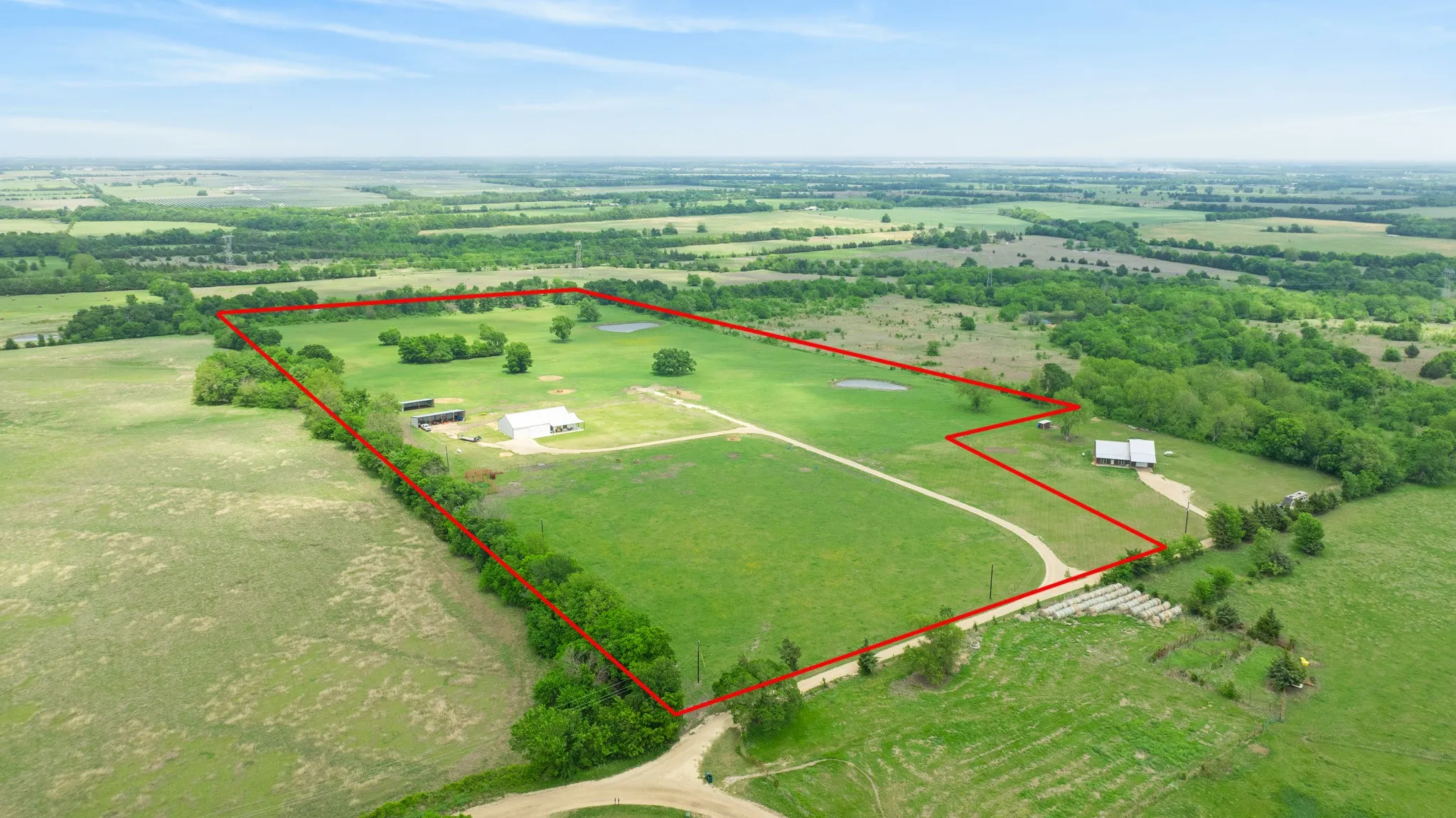 Single Family Residence For Sale in Lamar County , 815 County Road 12550, Paris, Texas 75462, 2 Bedroom, 2 Bathroom, 4 Garage spaces, 2,575 Sqft, built in 2023, mls#21241743, Real Estate Agent in Paris, Homes For Sale in Lamar county, Homes For Sale in Paris, Realtor in Paris Texas, Real Estate Brokerage Independent Realty Texas, Luminita Cordes Realtor