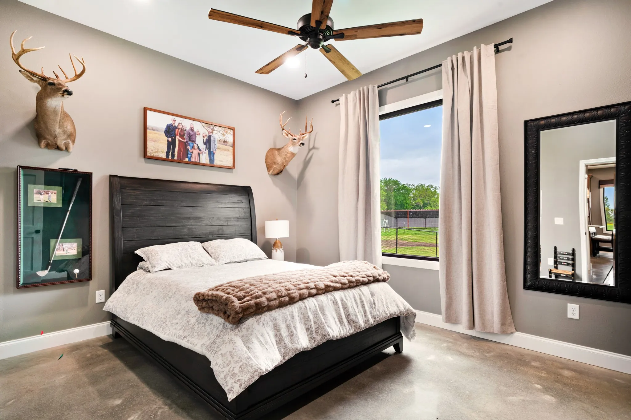 Single Family Residence For Sale in Lamar County , 815 County Road 12550, Paris, Texas 75462, 2 Bedroom, 2 Bathroom, 4 Garage spaces, 2,575 Sqft, built in 2023, mls#21241743, Real Estate Agent in Paris, Homes For Sale in Lamar county, Homes For Sale in Paris, Realtor in Paris Texas, Real Estate Brokerage Independent Realty Texas, Luminita Cordes Realtor