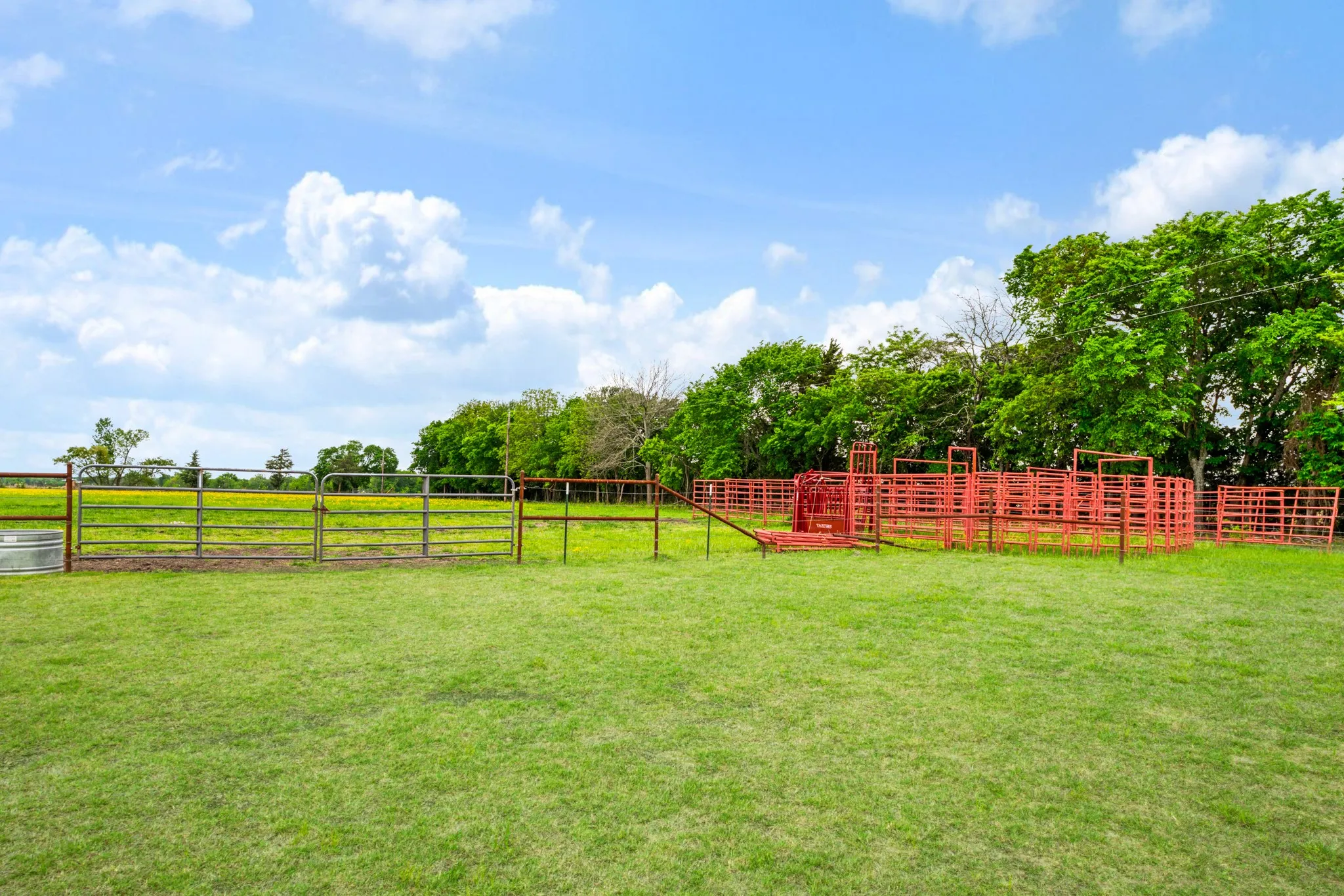 Single Family Residence For Sale in Lamar County , 815 County Road 12550, Paris, Texas 75462, 2 Bedroom, 2 Bathroom, 4 Garage spaces, 2,575 Sqft, built in 2023, mls#21241743, Real Estate Agent in Paris, Homes For Sale in Lamar county, Homes For Sale in Paris, Realtor in Paris Texas, Real Estate Brokerage Independent Realty Texas, Luminita Cordes Realtor