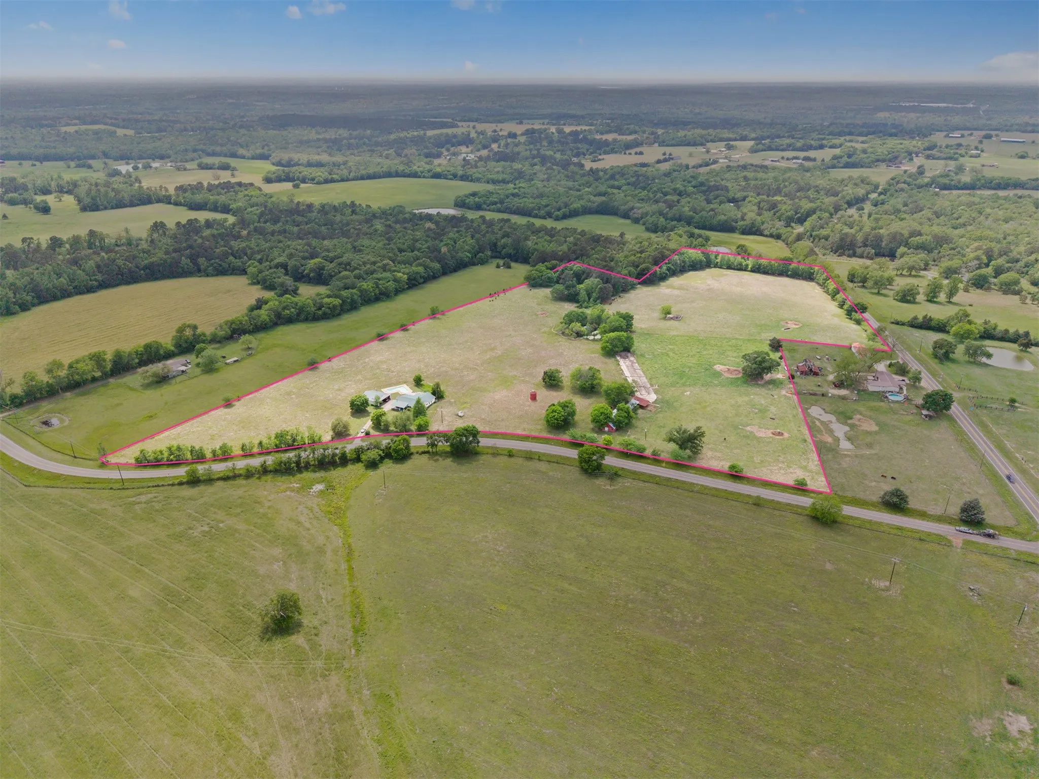 Farm For Sale in Upshur County , 7626 Fm 1002 S, Big Sandy, Texas 75755, 3 Bedroom, 2 Bathroom, 3 Garage spaces, 2,956 Sqft, built in 2000, Preowned, mls#21242470, Real Estate Agent in Big Sandy, Homes For Sale in Upshur county, Homes For Sale in Big Sandy, Realtor in Big Sandy Texas, Real Estate Brokerage Independent Realty Texas, Luminita Cordes Realtor