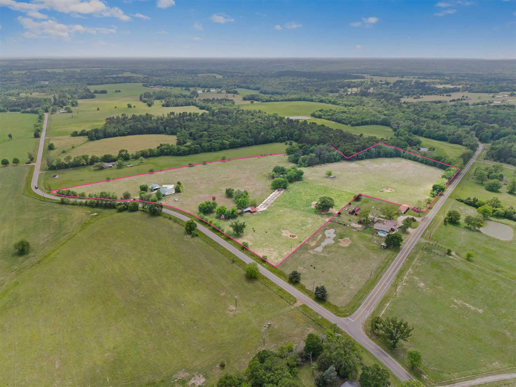 Farm For Sale in Upshur County , 7626 Fm 1002 S, Big Sandy, Texas 75755, 3 Bedroom, 2 Bathroom, 3 Garage spaces, 2,956 Sqft, built in 2000, Preowned, mls#21242470, Real Estate Agent in Big Sandy, Homes For Sale in Upshur county, Homes For Sale in Big Sandy, Realtor in Big Sandy Texas, Real Estate Brokerage Independent Realty Texas, Luminita Cordes Realtor