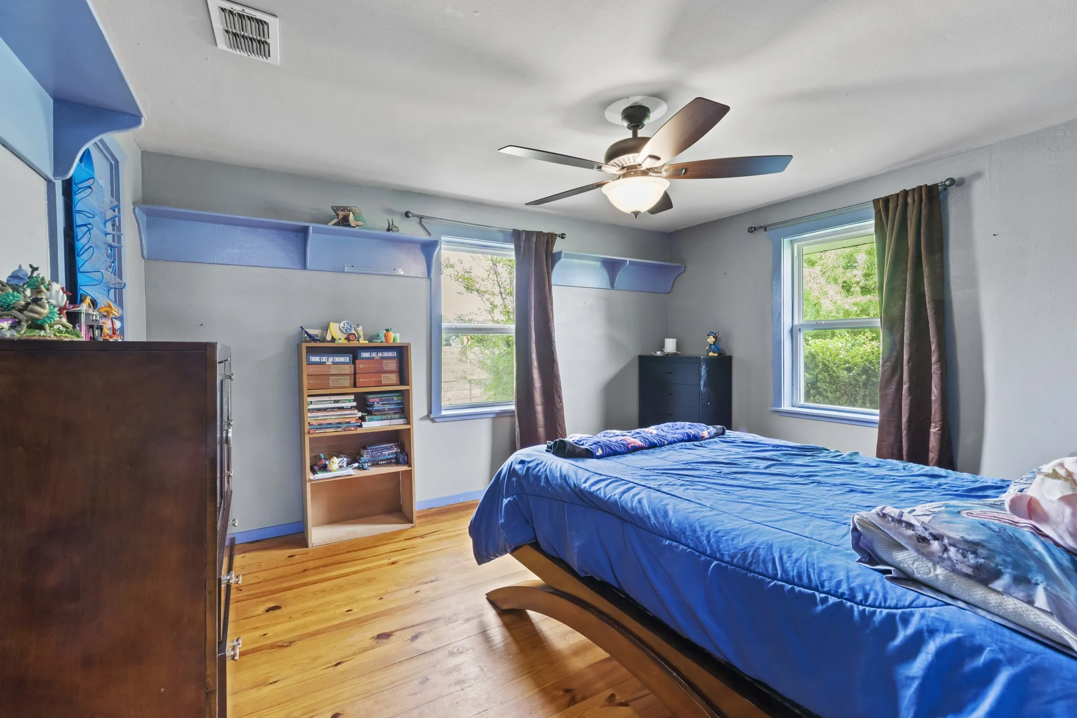 Farm For Sale in Upshur County , 7626 Fm 1002 S, Big Sandy, Texas 75755, 3 Bedroom, 2 Bathroom, 3 Garage spaces, 2,956 Sqft, built in 2000, Preowned, mls#21242470, Real Estate Agent in Big Sandy, Homes For Sale in Upshur county, Homes For Sale in Big Sandy, Realtor in Big Sandy Texas, Real Estate Brokerage Independent Realty Texas, Luminita Cordes Realtor