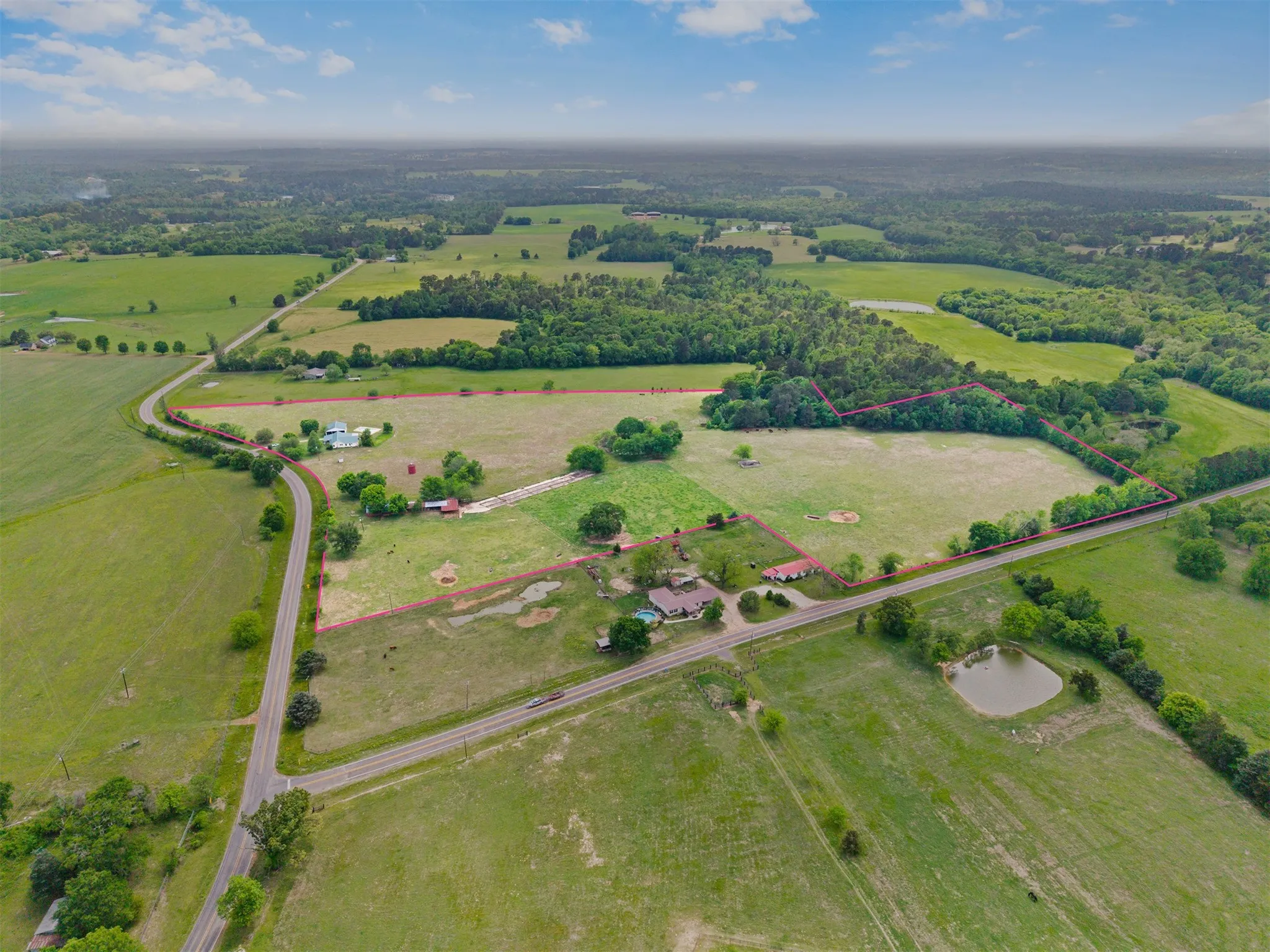 Farm For Sale in Upshur County , 7626 Fm 1002 S, Big Sandy, Texas 75755, 3 Bedroom, 2 Bathroom, 3 Garage spaces, 2,956 Sqft, built in 2000, Preowned, mls#21242470, Real Estate Agent in Big Sandy, Homes For Sale in Upshur county, Homes For Sale in Big Sandy, Realtor in Big Sandy Texas, Real Estate Brokerage Independent Realty Texas, Luminita Cordes Realtor
