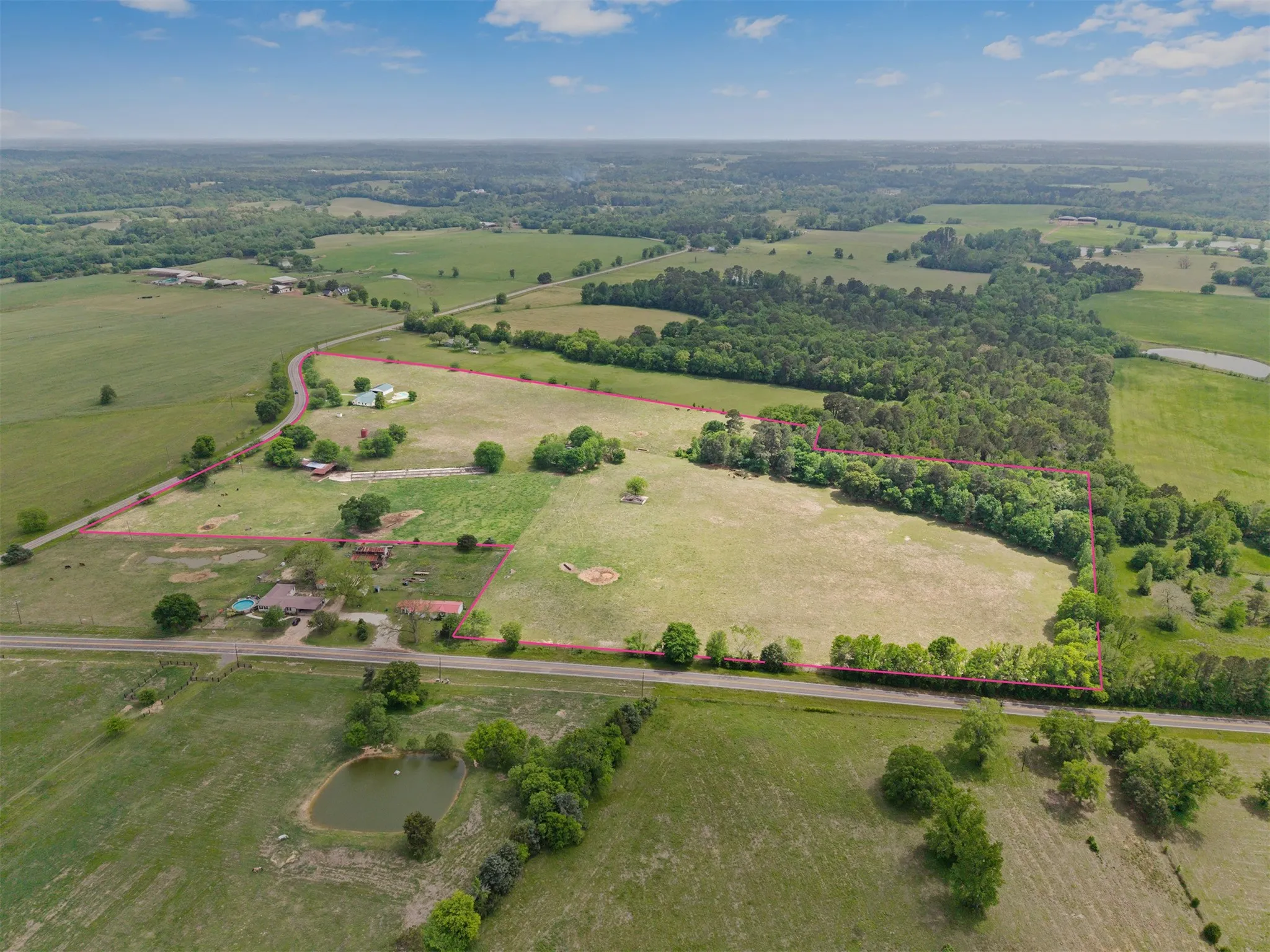 Farm For Sale in Upshur County , 7626 Fm 1002 S, Big Sandy, Texas 75755, 3 Bedroom, 2 Bathroom, 3 Garage spaces, 2,956 Sqft, built in 2000, Preowned, mls#21242470, Real Estate Agent in Big Sandy, Homes For Sale in Upshur county, Homes For Sale in Big Sandy, Realtor in Big Sandy Texas, Real Estate Brokerage Independent Realty Texas, Luminita Cordes Realtor