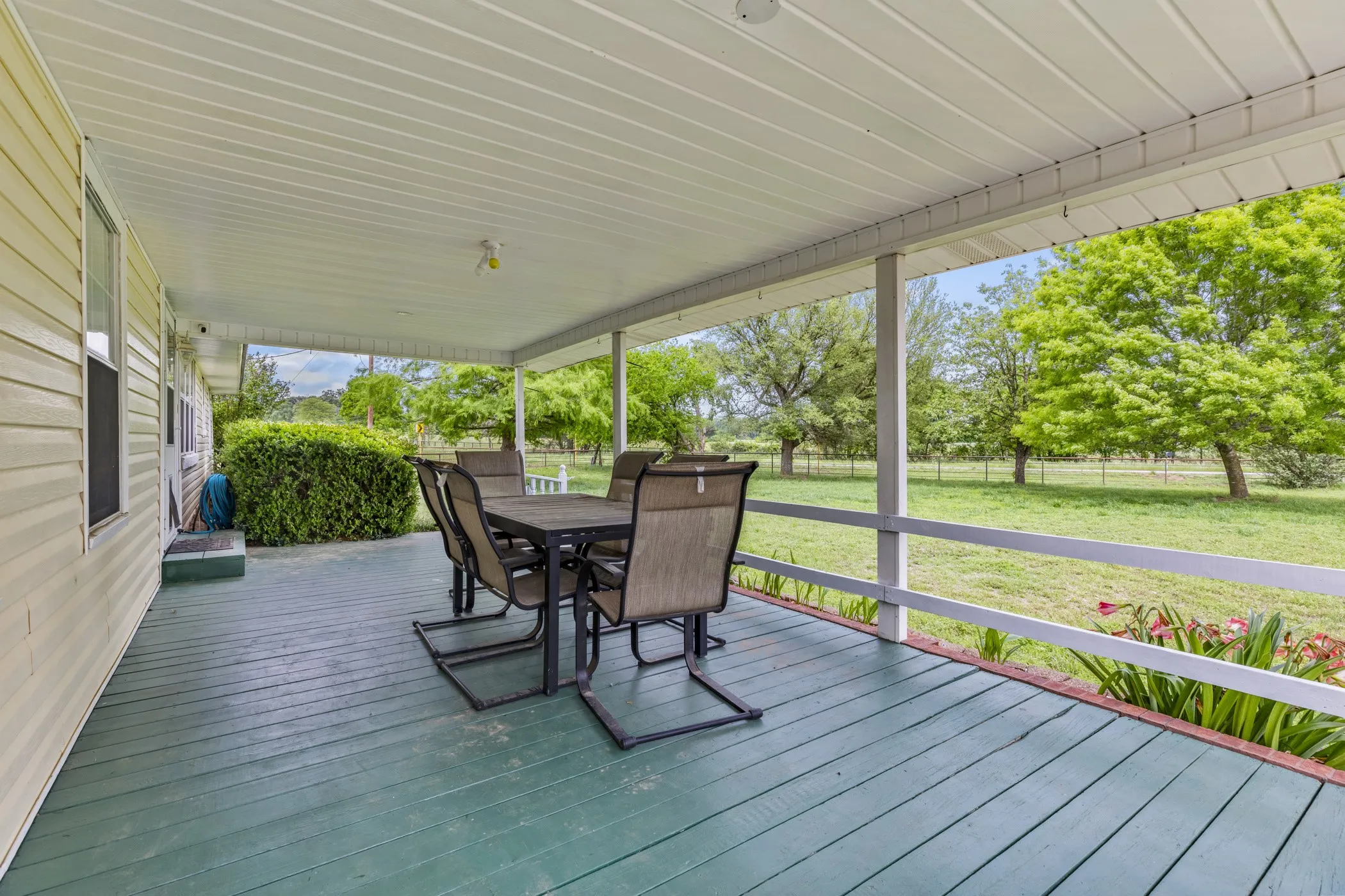 Farm For Sale in Upshur County , 7626 Fm 1002 S, Big Sandy, Texas 75755, 3 Bedroom, 2 Bathroom, 3 Garage spaces, 2,956 Sqft, built in 2000, Preowned, mls#21242470, Real Estate Agent in Big Sandy, Homes For Sale in Upshur county, Homes For Sale in Big Sandy, Realtor in Big Sandy Texas, Real Estate Brokerage Independent Realty Texas, Luminita Cordes Realtor
