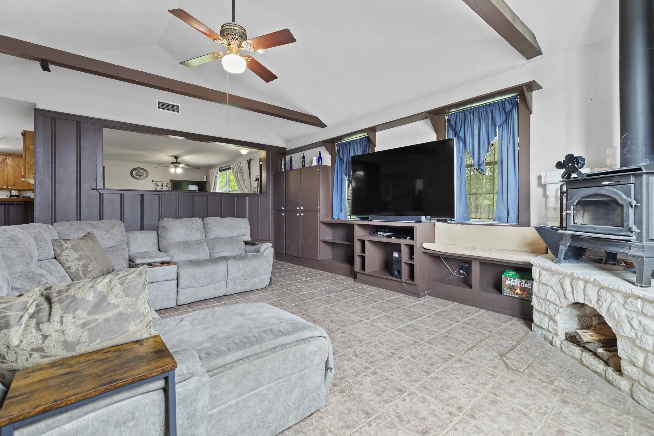 Farm For Sale in Upshur County , 7626 Fm 1002 S, Big Sandy, Texas 75755, 3 Bedroom, 2 Bathroom, 3 Garage spaces, 2,956 Sqft, built in 2000, Preowned, mls#21242470, Real Estate Agent in Big Sandy, Homes For Sale in Upshur county, Homes For Sale in Big Sandy, Realtor in Big Sandy Texas, Real Estate Brokerage Independent Realty Texas, Luminita Cordes Realtor