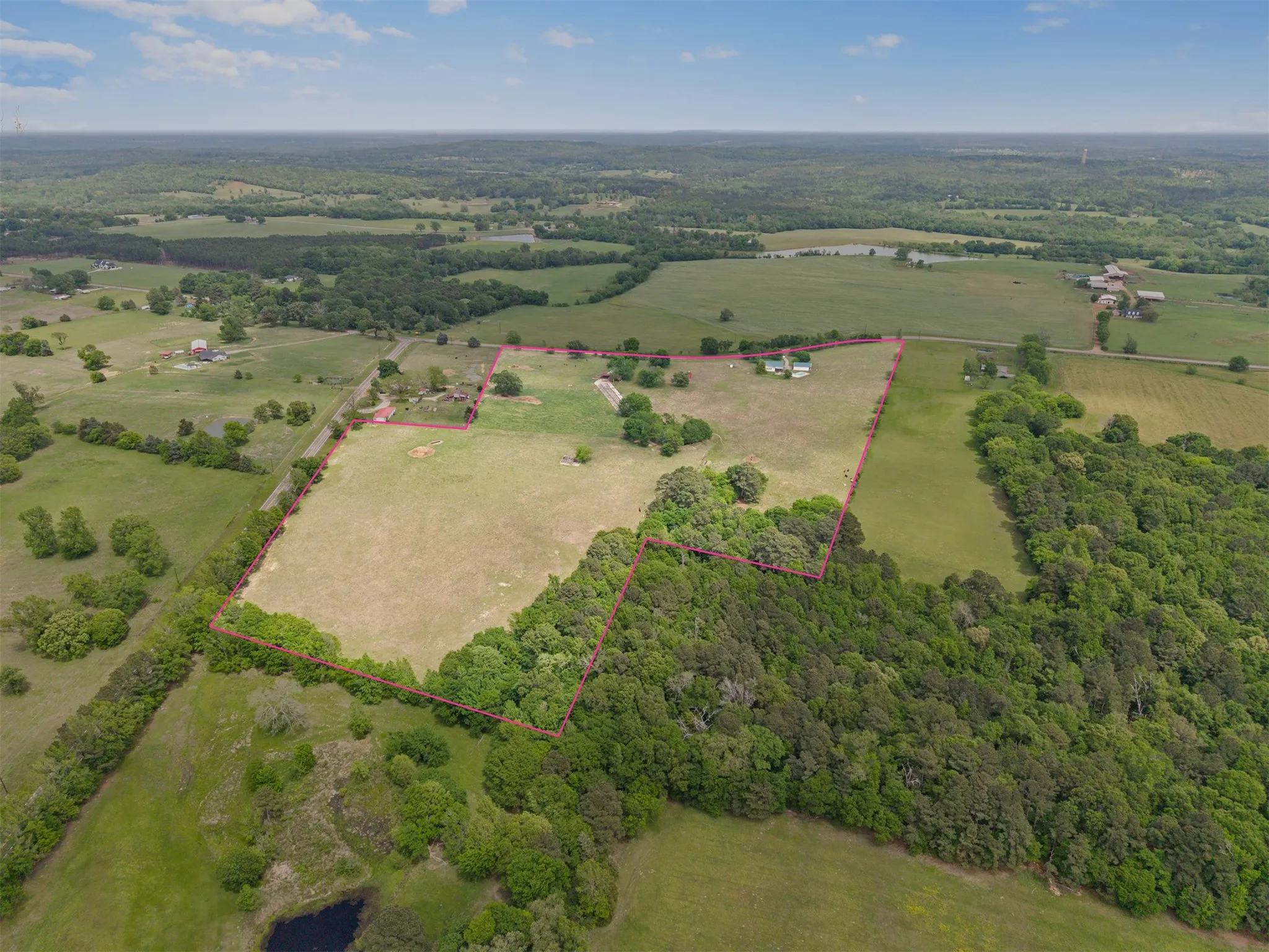 Farm For Sale in Upshur County , 7626 Fm 1002 S, Big Sandy, Texas 75755, 3 Bedroom, 2 Bathroom, 3 Garage spaces, 2,956 Sqft, built in 2000, Preowned, mls#21242470, Real Estate Agent in Big Sandy, Homes For Sale in Upshur county, Homes For Sale in Big Sandy, Realtor in Big Sandy Texas, Real Estate Brokerage Independent Realty Texas, Luminita Cordes Realtor
