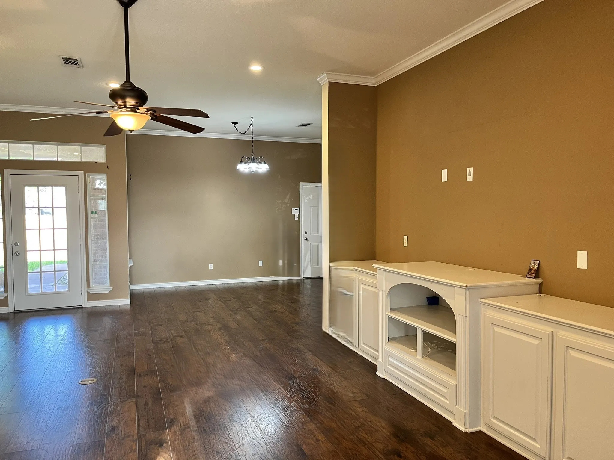 Single Family Residence For Sale in Ellis County , 2700 Boyd Street, Ennis, Texas 75119, 4 Bedroom, 4 Bathroom, 2 Garage spaces, 2,276 Sqft, built in 1998, Preowned, mls#21242469, Real Estate Agent in Ennis, Homes For Sale in Ellis county, Homes For Sale in Ennis, Realtor in Ennis Texas, Real Estate Brokerage Independent Realty Texas, Luminita Cordes Realtor