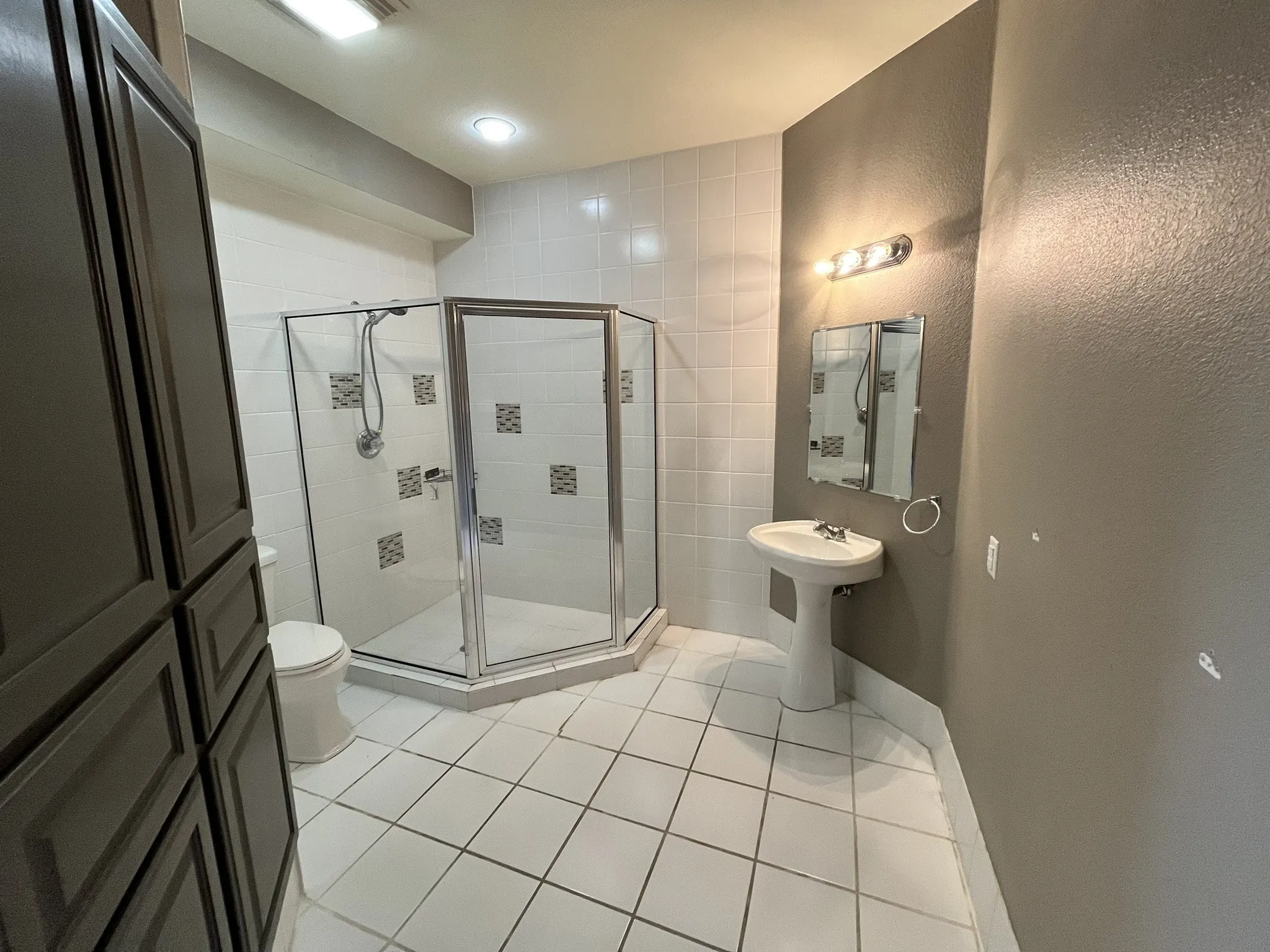 Single Family Residence For Sale in Ellis County , 2700 Boyd Street, Ennis, Texas 75119, 4 Bedroom, 4 Bathroom, 2 Garage spaces, 2,276 Sqft, built in 1998, Preowned, mls#21242469, Real Estate Agent in Ennis, Homes For Sale in Ellis county, Homes For Sale in Ennis, Realtor in Ennis Texas, Real Estate Brokerage Independent Realty Texas, Luminita Cordes Realtor