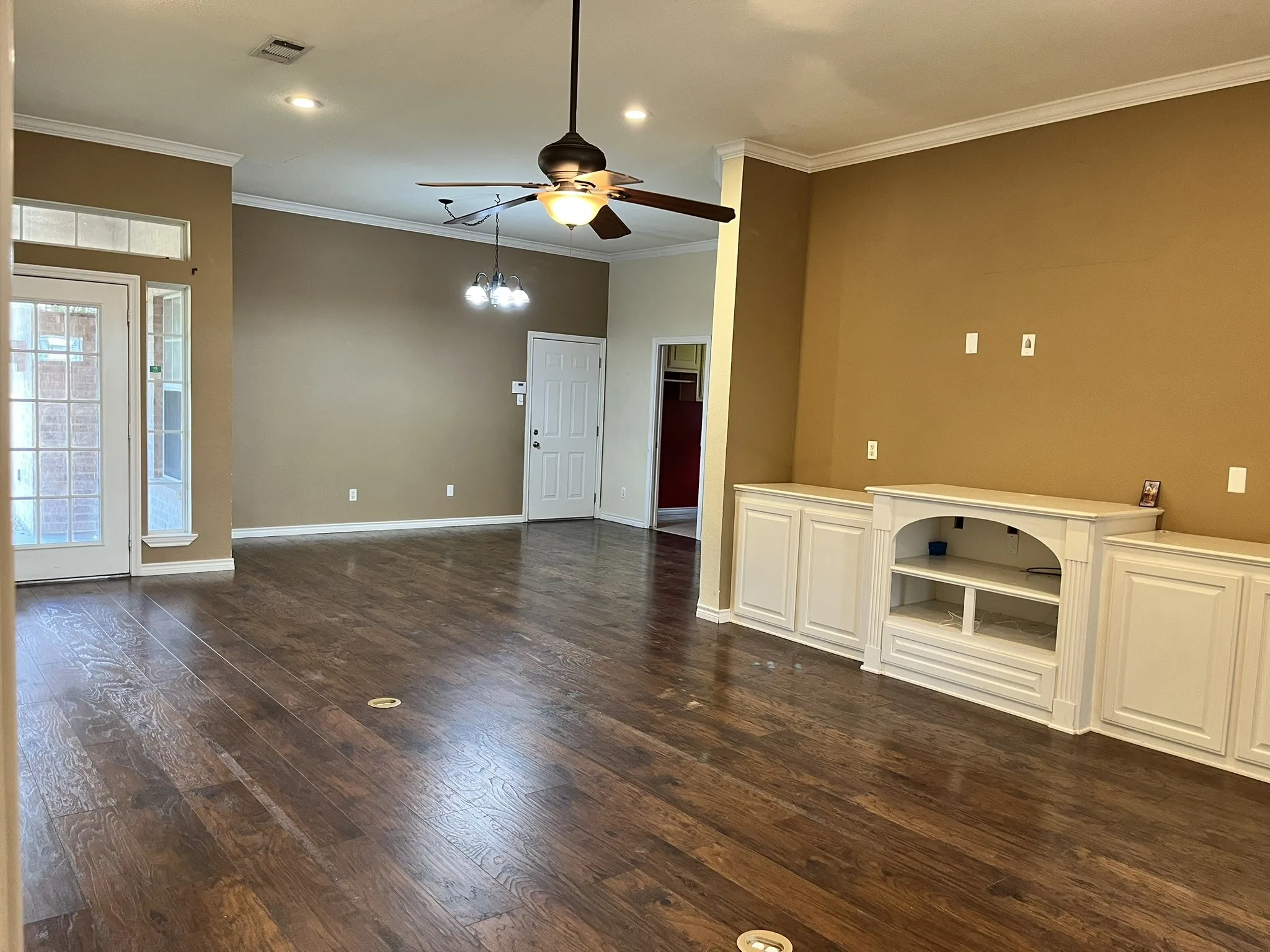 Single Family Residence For Sale in Ellis County , 2700 Boyd Street, Ennis, Texas 75119, 4 Bedroom, 4 Bathroom, 2 Garage spaces, 2,276 Sqft, built in 1998, Preowned, mls#21242469, Real Estate Agent in Ennis, Homes For Sale in Ellis county, Homes For Sale in Ennis, Realtor in Ennis Texas, Real Estate Brokerage Independent Realty Texas, Luminita Cordes Realtor