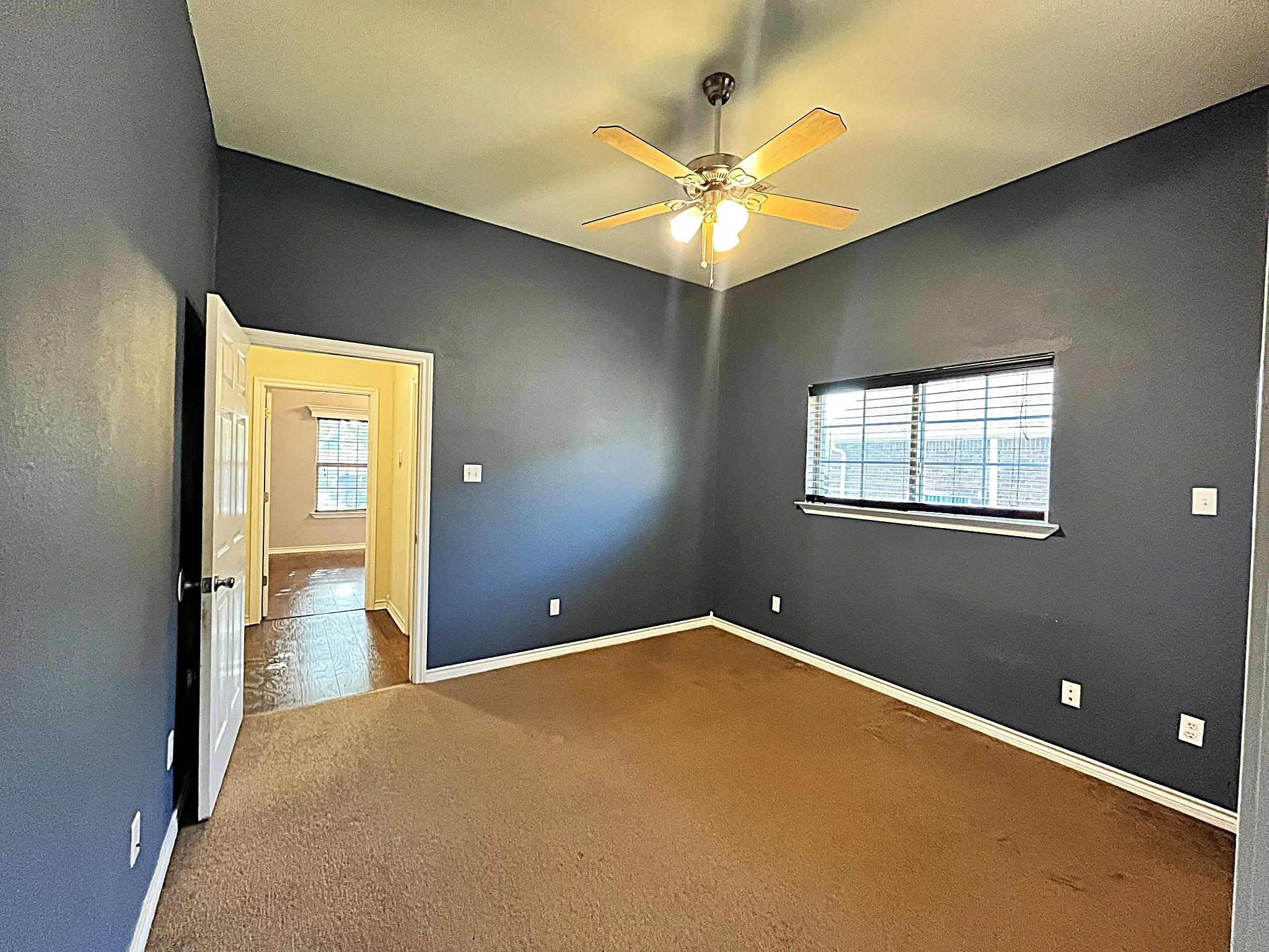 Single Family Residence For Sale in Ellis County , 2700 Boyd Street, Ennis, Texas 75119, 4 Bedroom, 4 Bathroom, 2 Garage spaces, 2,276 Sqft, built in 1998, Preowned, mls#21242469, Real Estate Agent in Ennis, Homes For Sale in Ellis county, Homes For Sale in Ennis, Realtor in Ennis Texas, Real Estate Brokerage Independent Realty Texas, Luminita Cordes Realtor