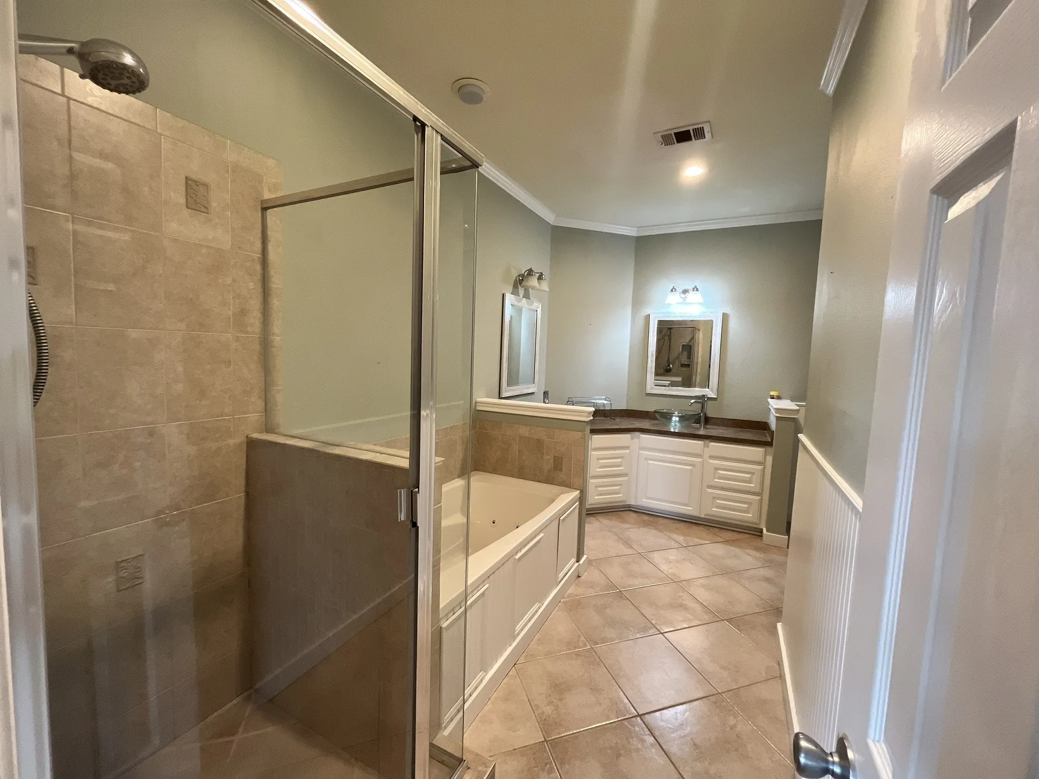 Single Family Residence For Sale in Ellis County , 2700 Boyd Street, Ennis, Texas 75119, 4 Bedroom, 4 Bathroom, 2 Garage spaces, 2,276 Sqft, built in 1998, Preowned, mls#21242469, Real Estate Agent in Ennis, Homes For Sale in Ellis county, Homes For Sale in Ennis, Realtor in Ennis Texas, Real Estate Brokerage Independent Realty Texas, Luminita Cordes Realtor