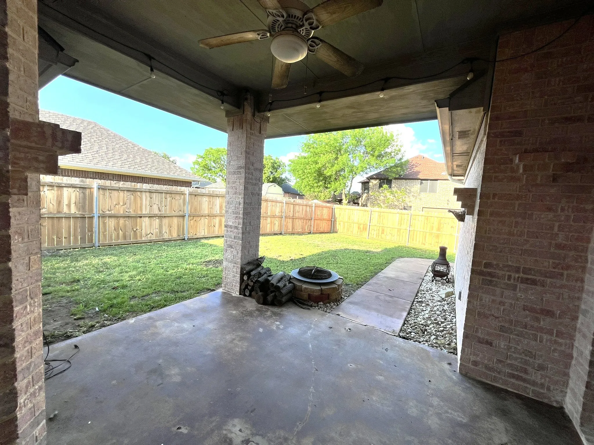 Single Family Residence For Sale in Ellis County , 2700 Boyd Street, Ennis, Texas 75119, 4 Bedroom, 4 Bathroom, 2 Garage spaces, 2,276 Sqft, built in 1998, Preowned, mls#21242469, Real Estate Agent in Ennis, Homes For Sale in Ellis county, Homes For Sale in Ennis, Realtor in Ennis Texas, Real Estate Brokerage Independent Realty Texas, Luminita Cordes Realtor