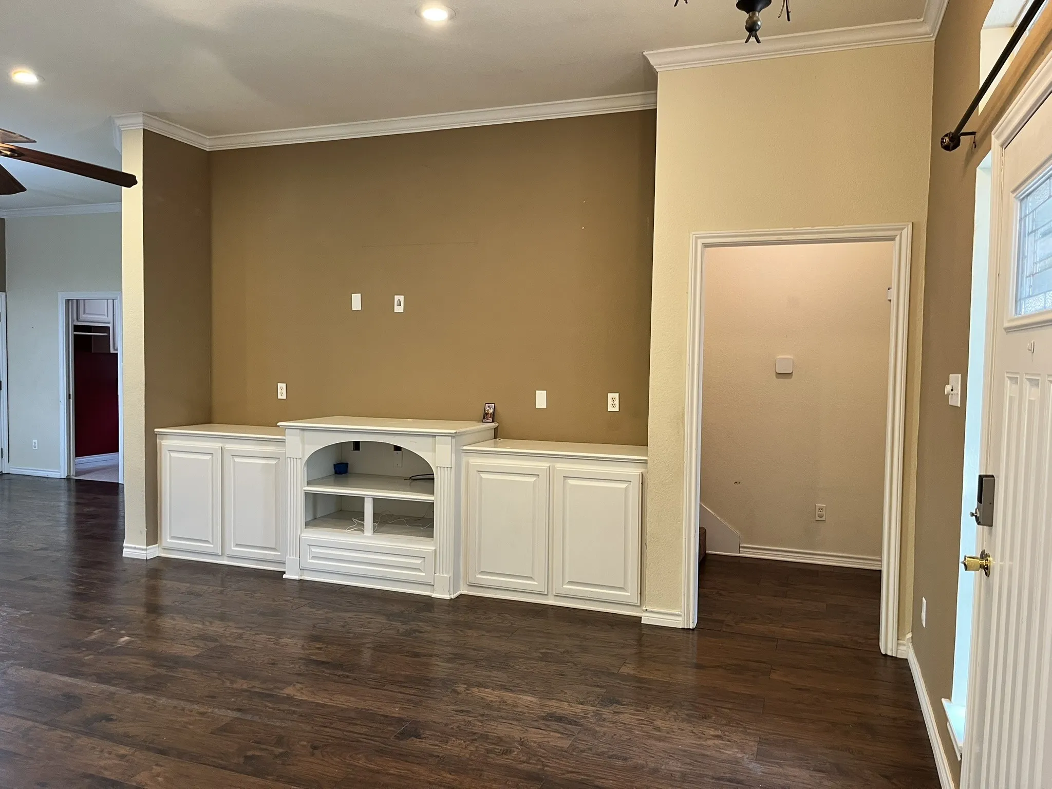 Single Family Residence For Sale in Ellis County , 2700 Boyd Street, Ennis, Texas 75119, 4 Bedroom, 4 Bathroom, 2 Garage spaces, 2,276 Sqft, built in 1998, Preowned, mls#21242469, Real Estate Agent in Ennis, Homes For Sale in Ellis county, Homes For Sale in Ennis, Realtor in Ennis Texas, Real Estate Brokerage Independent Realty Texas, Luminita Cordes Realtor