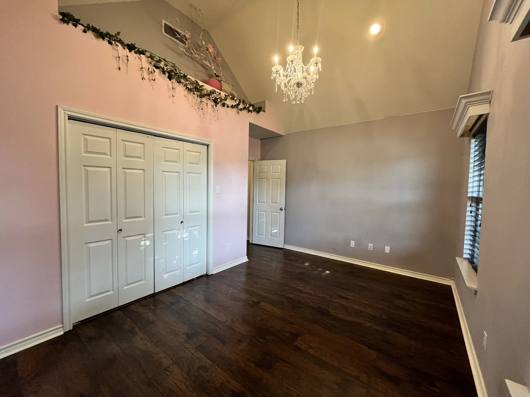Single Family Residence For Sale in Ellis County , 2700 Boyd Street, Ennis, Texas 75119, 4 Bedroom, 4 Bathroom, 2 Garage spaces, 2,276 Sqft, built in 1998, Preowned, mls#21242469, Real Estate Agent in Ennis, Homes For Sale in Ellis county, Homes For Sale in Ennis, Realtor in Ennis Texas, Real Estate Brokerage Independent Realty Texas, Luminita Cordes Realtor