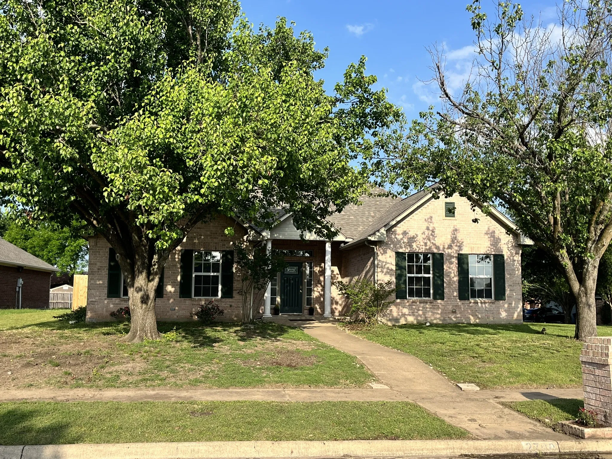 Single Family Residence For Sale in Ellis County , 2700 Boyd Street, Ennis, Texas 75119, 4 Bedroom, 4 Bathroom, 2 Garage spaces, 2,276 Sqft, built in 1998, Preowned, mls#21242469, Real Estate Agent in Ennis, Homes For Sale in Ellis county, Homes For Sale in Ennis, Realtor in Ennis Texas, Real Estate Brokerage Independent Realty Texas, Luminita Cordes Realtor