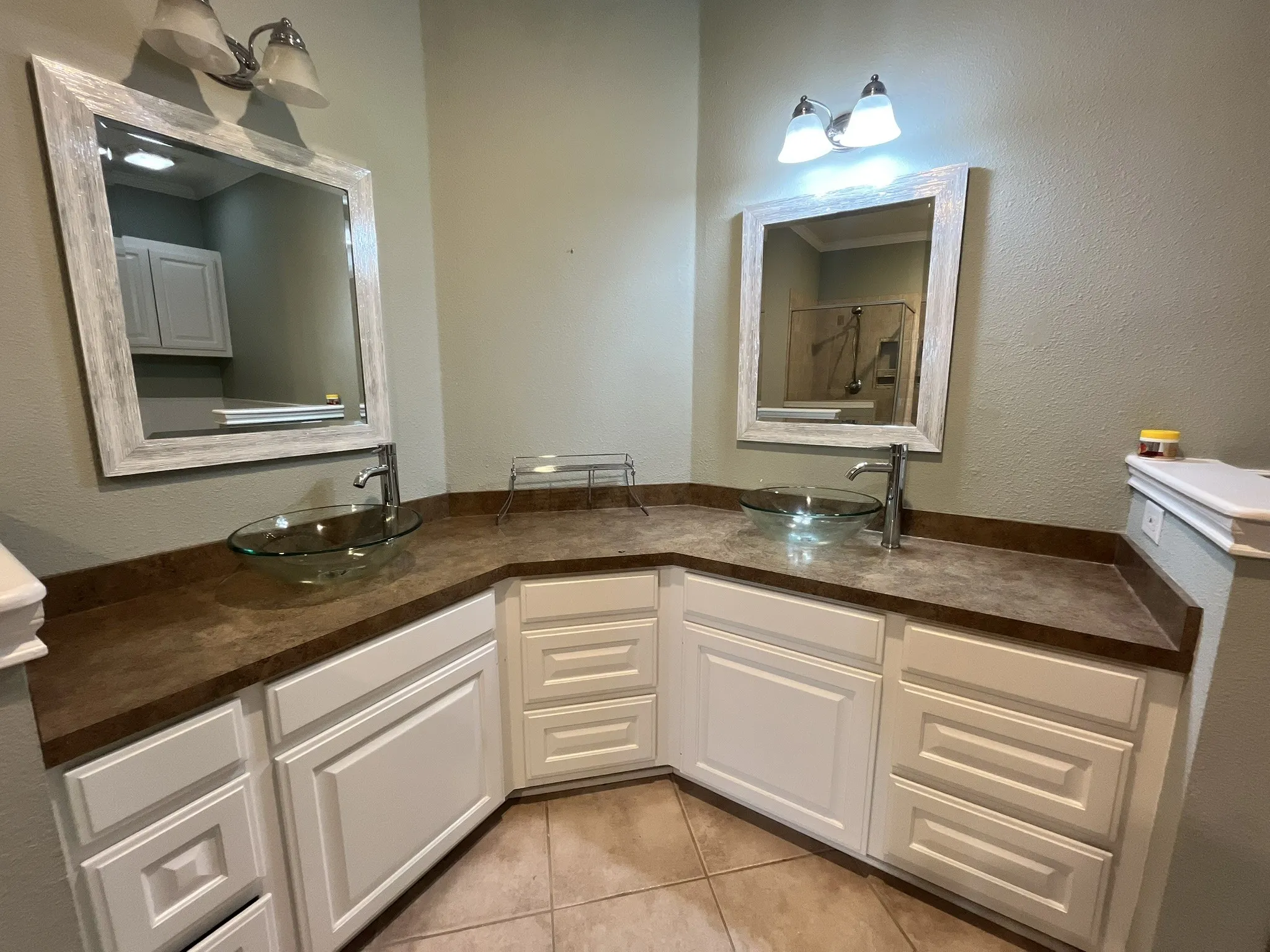 Single Family Residence For Sale in Ellis County , 2700 Boyd Street, Ennis, Texas 75119, 4 Bedroom, 4 Bathroom, 2 Garage spaces, 2,276 Sqft, built in 1998, Preowned, mls#21242469, Real Estate Agent in Ennis, Homes For Sale in Ellis county, Homes For Sale in Ennis, Realtor in Ennis Texas, Real Estate Brokerage Independent Realty Texas, Luminita Cordes Realtor