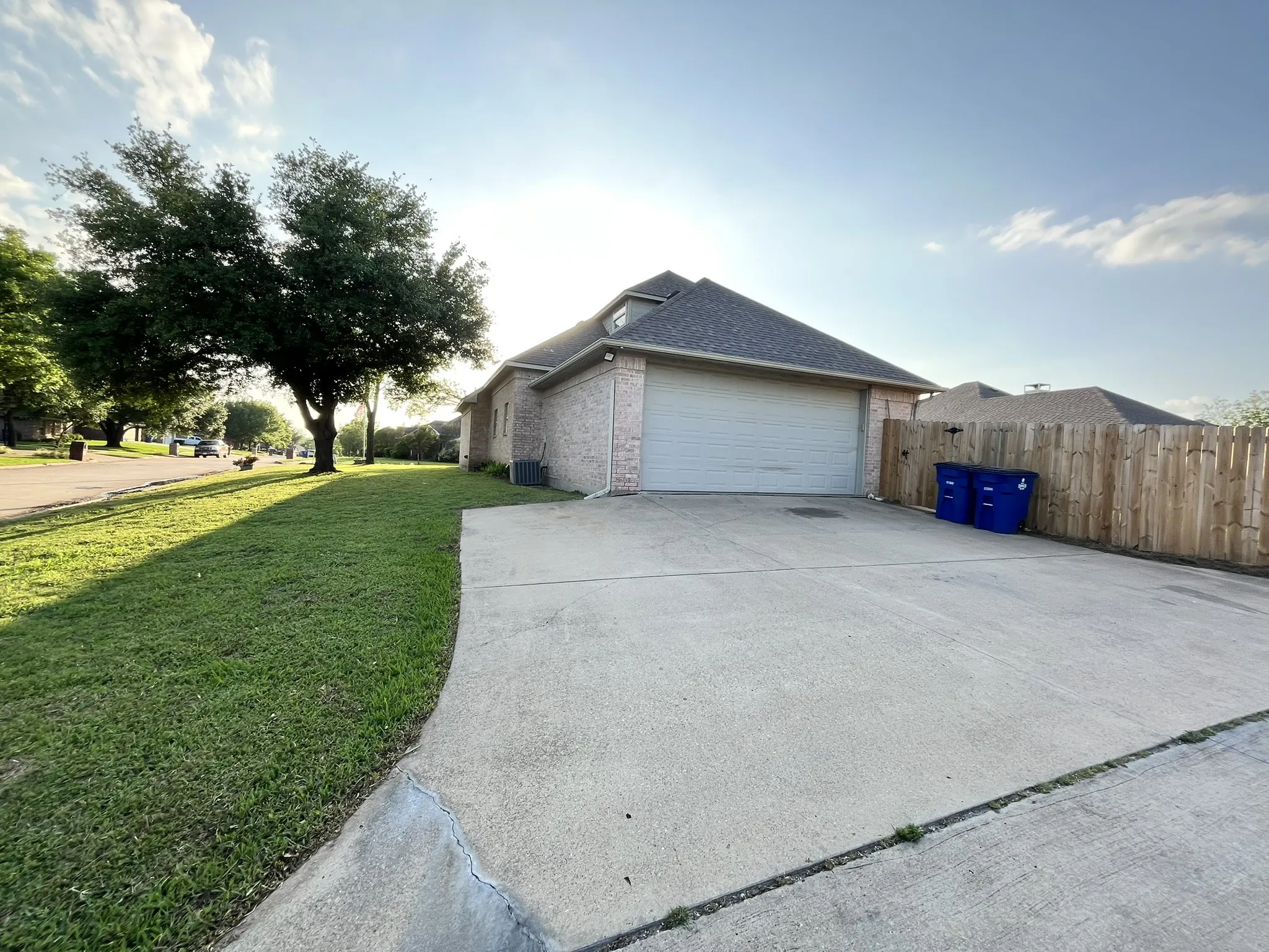 Single Family Residence For Sale in Ellis County , 2700 Boyd Street, Ennis, Texas 75119, 4 Bedroom, 4 Bathroom, 2 Garage spaces, 2,276 Sqft, built in 1998, Preowned, mls#21242469, Real Estate Agent in Ennis, Homes For Sale in Ellis county, Homes For Sale in Ennis, Realtor in Ennis Texas, Real Estate Brokerage Independent Realty Texas, Luminita Cordes Realtor
