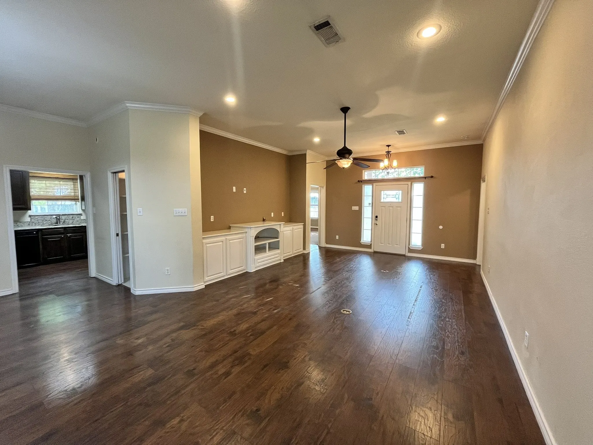 Single Family Residence For Sale in Ellis County , 2700 Boyd Street, Ennis, Texas 75119, 4 Bedroom, 4 Bathroom, 2 Garage spaces, 2,276 Sqft, built in 1998, Preowned, mls#21242469, Real Estate Agent in Ennis, Homes For Sale in Ellis county, Homes For Sale in Ennis, Realtor in Ennis Texas, Real Estate Brokerage Independent Realty Texas, Luminita Cordes Realtor