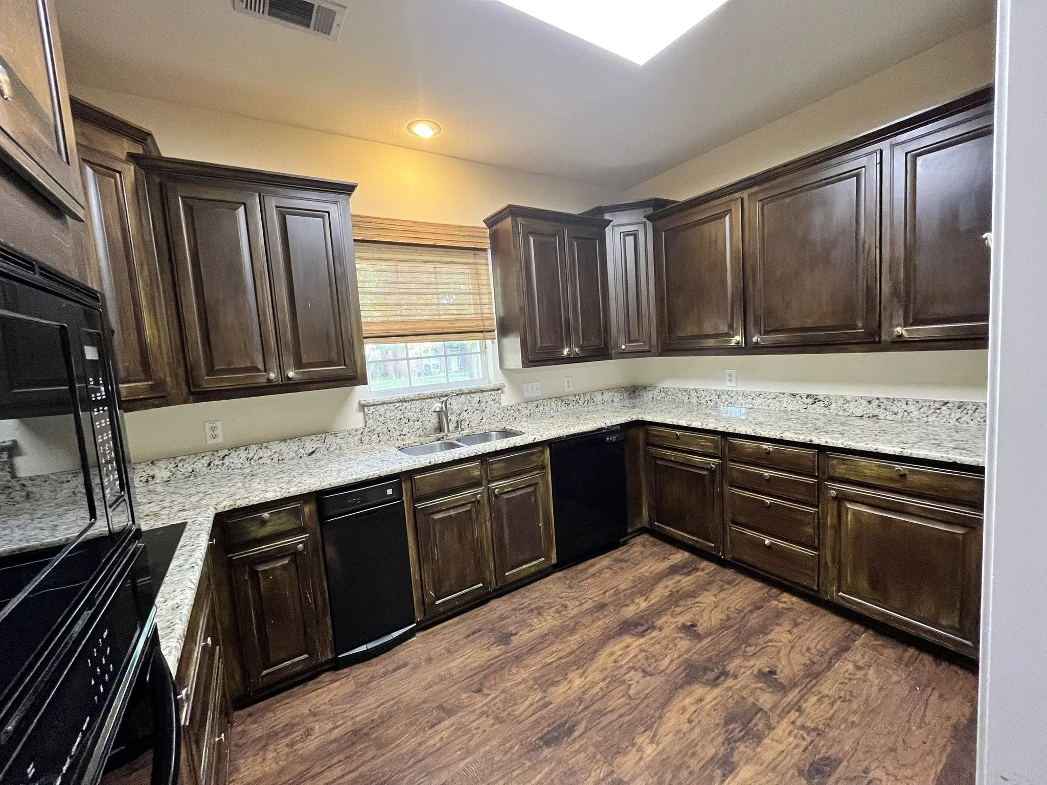 Single Family Residence For Sale in Ellis County , 2700 Boyd Street, Ennis, Texas 75119, 4 Bedroom, 4 Bathroom, 2 Garage spaces, 2,276 Sqft, built in 1998, Preowned, mls#21242469, Real Estate Agent in Ennis, Homes For Sale in Ellis county, Homes For Sale in Ennis, Realtor in Ennis Texas, Real Estate Brokerage Independent Realty Texas, Luminita Cordes Realtor