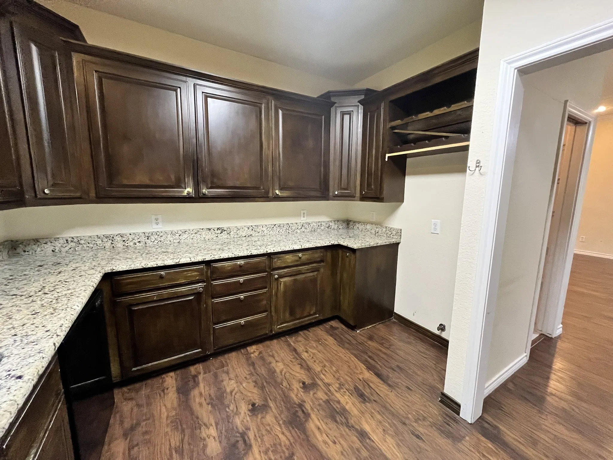 Single Family Residence For Sale in Ellis County , 2700 Boyd Street, Ennis, Texas 75119, 4 Bedroom, 4 Bathroom, 2 Garage spaces, 2,276 Sqft, built in 1998, Preowned, mls#21242469, Real Estate Agent in Ennis, Homes For Sale in Ellis county, Homes For Sale in Ennis, Realtor in Ennis Texas, Real Estate Brokerage Independent Realty Texas, Luminita Cordes Realtor