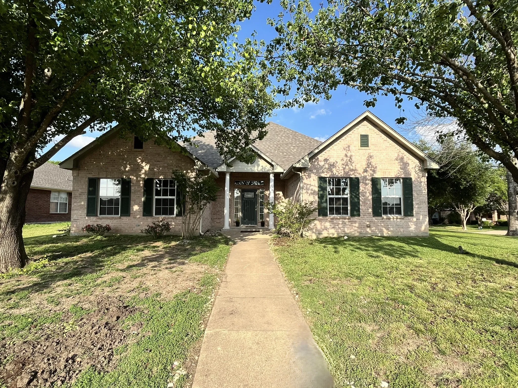 Single Family Residence For Sale in Ellis County , 2700 Boyd Street, Ennis, Texas 75119, 4 Bedroom, 4 Bathroom, 2 Garage spaces, 2,276 Sqft, built in 1998, Preowned, mls#21242469, Real Estate Agent in Ennis, Homes For Sale in Ellis county, Homes For Sale in Ennis, Realtor in Ennis Texas, Real Estate Brokerage Independent Realty Texas, Luminita Cordes Realtor