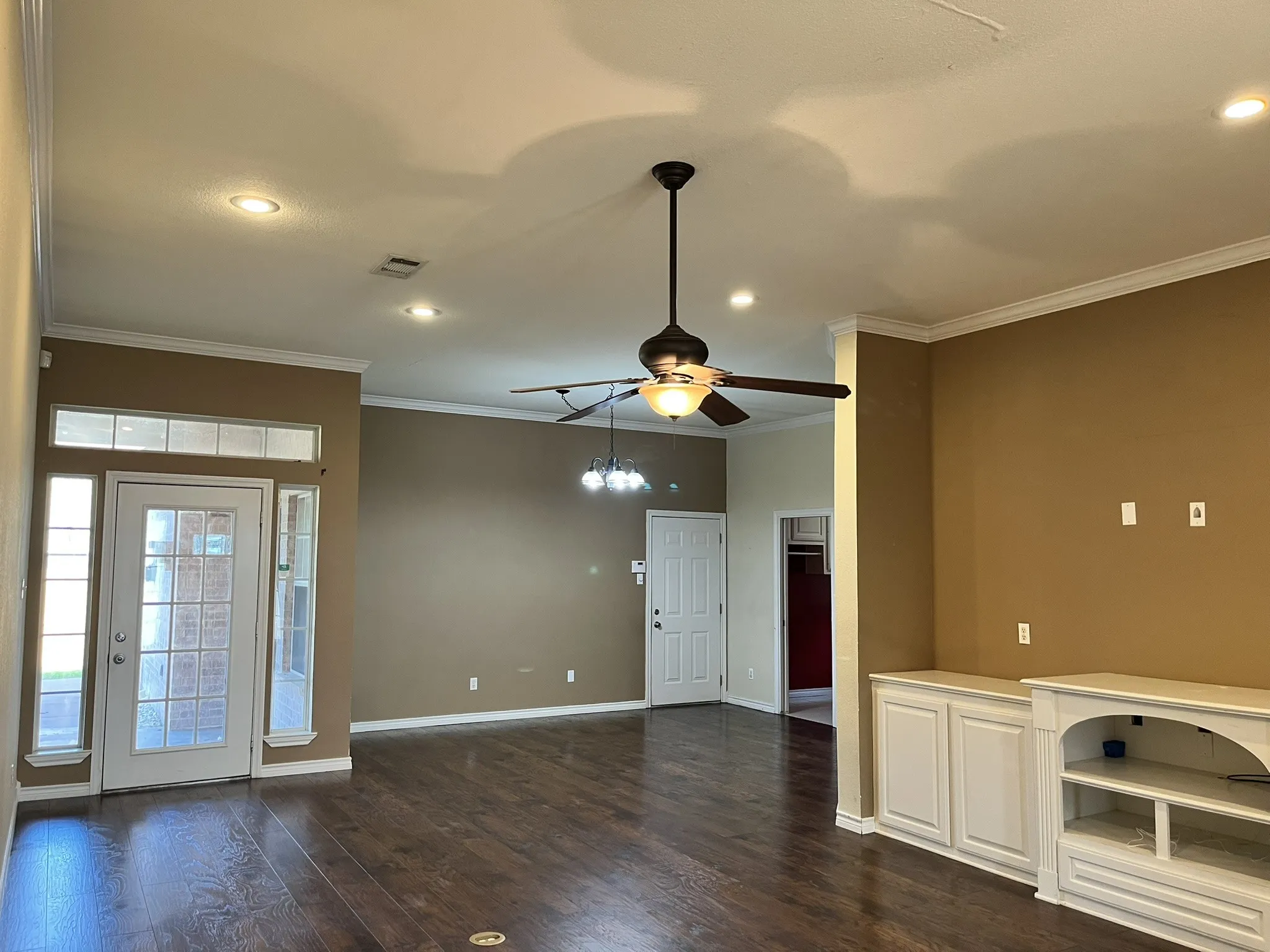Single Family Residence For Sale in Ellis County , 2700 Boyd Street, Ennis, Texas 75119, 4 Bedroom, 4 Bathroom, 2 Garage spaces, 2,276 Sqft, built in 1998, Preowned, mls#21242469, Real Estate Agent in Ennis, Homes For Sale in Ellis county, Homes For Sale in Ennis, Realtor in Ennis Texas, Real Estate Brokerage Independent Realty Texas, Luminita Cordes Realtor