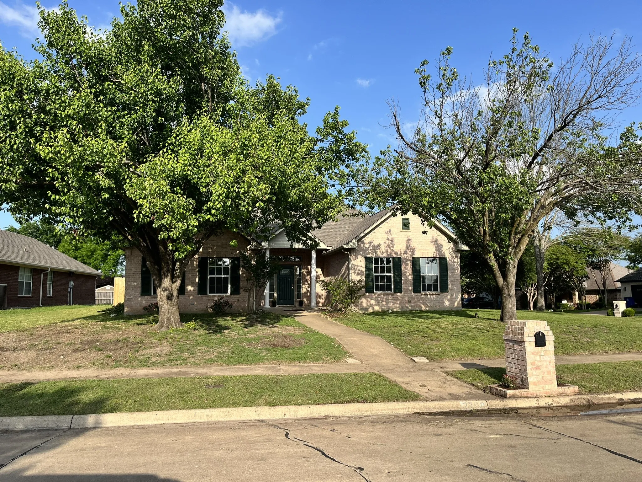 Single Family Residence For Sale in Ellis County , 2700 Boyd Street, Ennis, Texas 75119, 4 Bedroom, 4 Bathroom, 2 Garage spaces, 2,276 Sqft, built in 1998, Preowned, mls#21242469, Real Estate Agent in Ennis, Homes For Sale in Ellis county, Homes For Sale in Ennis, Realtor in Ennis Texas, Real Estate Brokerage Independent Realty Texas, Luminita Cordes Realtor