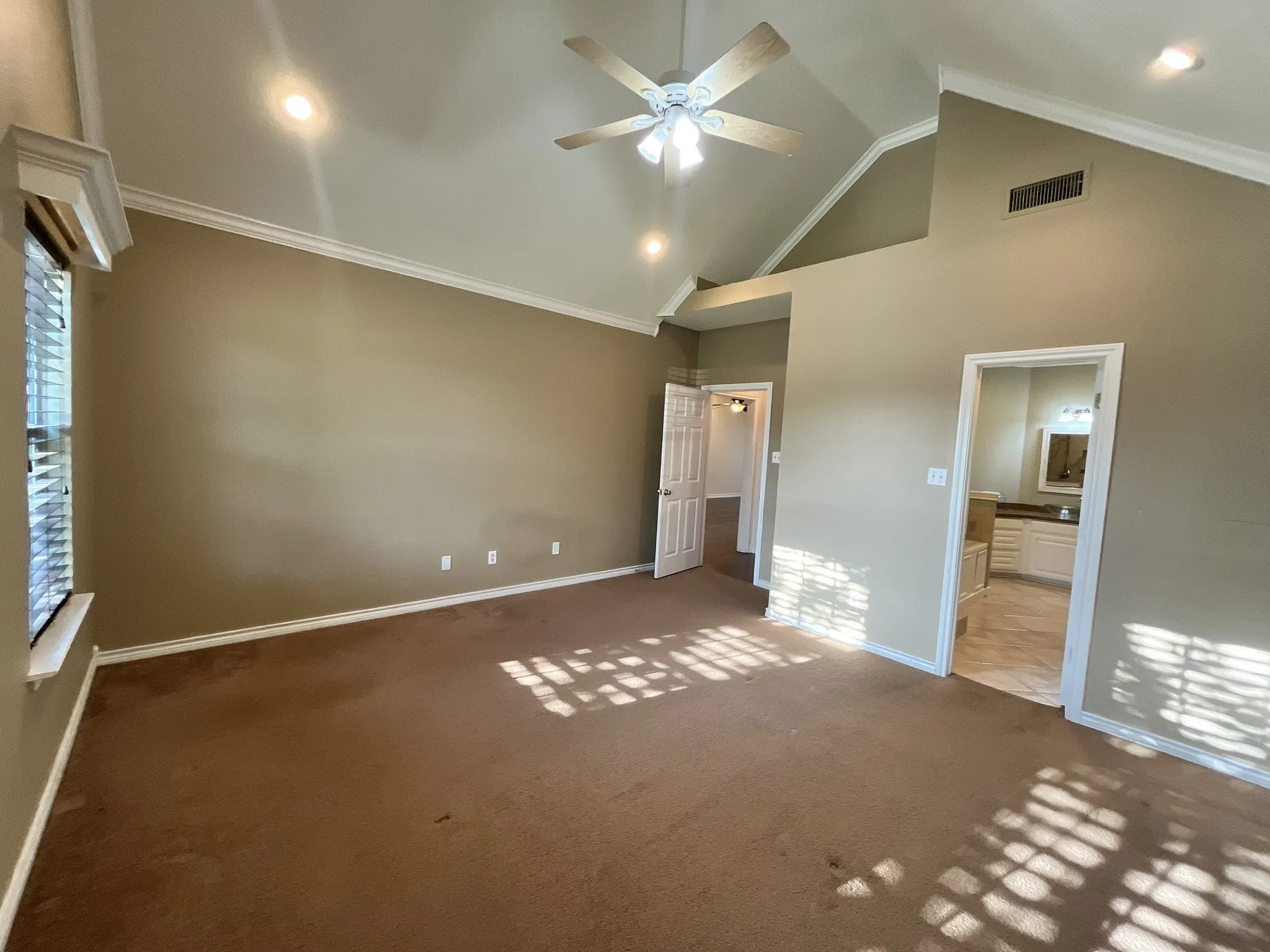 Single Family Residence For Sale in Ellis County , 2700 Boyd Street, Ennis, Texas 75119, 4 Bedroom, 4 Bathroom, 2 Garage spaces, 2,276 Sqft, built in 1998, Preowned, mls#21242469, Real Estate Agent in Ennis, Homes For Sale in Ellis county, Homes For Sale in Ennis, Realtor in Ennis Texas, Real Estate Brokerage Independent Realty Texas, Luminita Cordes Realtor