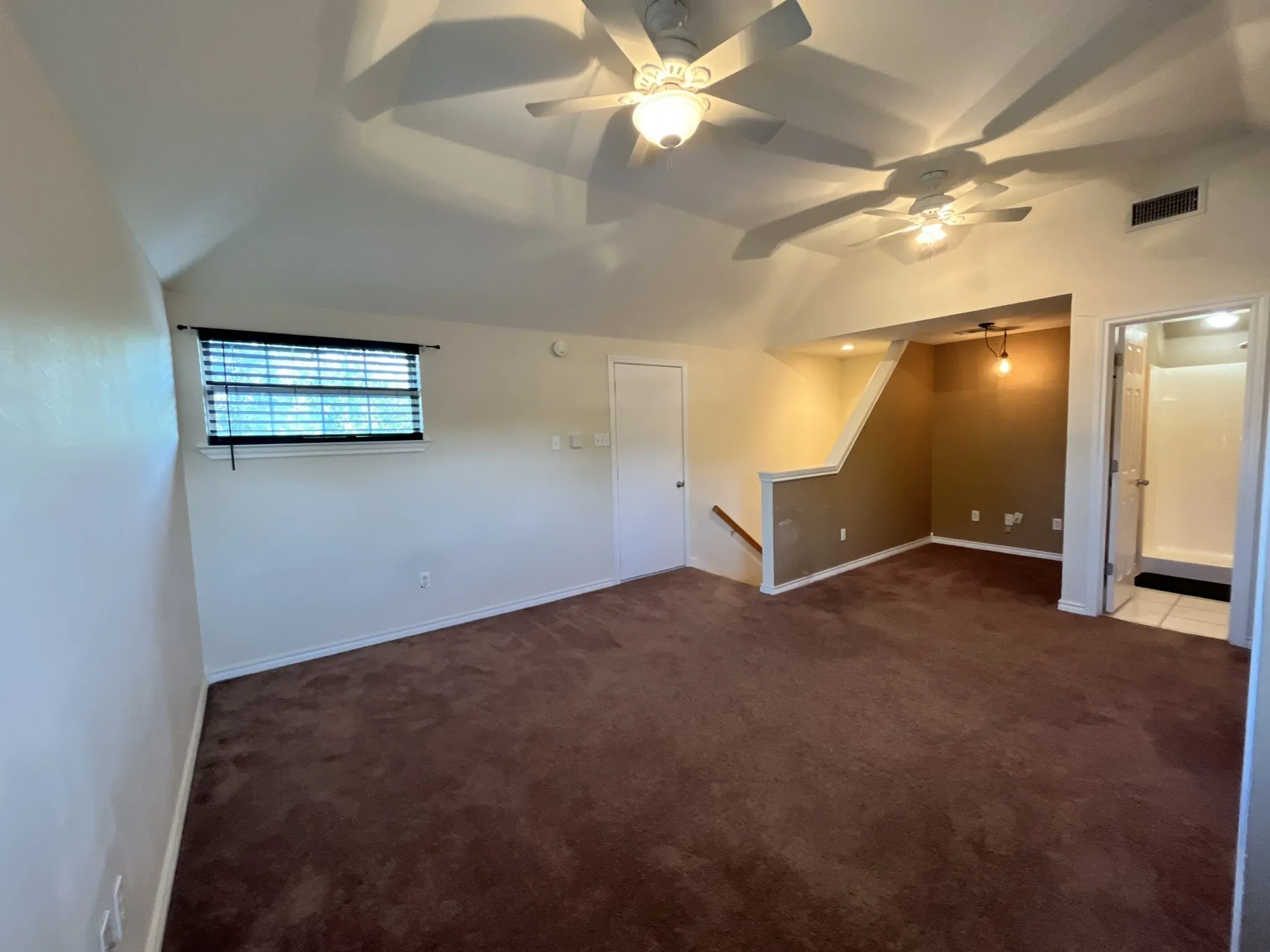 Single Family Residence For Sale in Ellis County , 2700 Boyd Street, Ennis, Texas 75119, 4 Bedroom, 4 Bathroom, 2 Garage spaces, 2,276 Sqft, built in 1998, Preowned, mls#21242469, Real Estate Agent in Ennis, Homes For Sale in Ellis county, Homes For Sale in Ennis, Realtor in Ennis Texas, Real Estate Brokerage Independent Realty Texas, Luminita Cordes Realtor