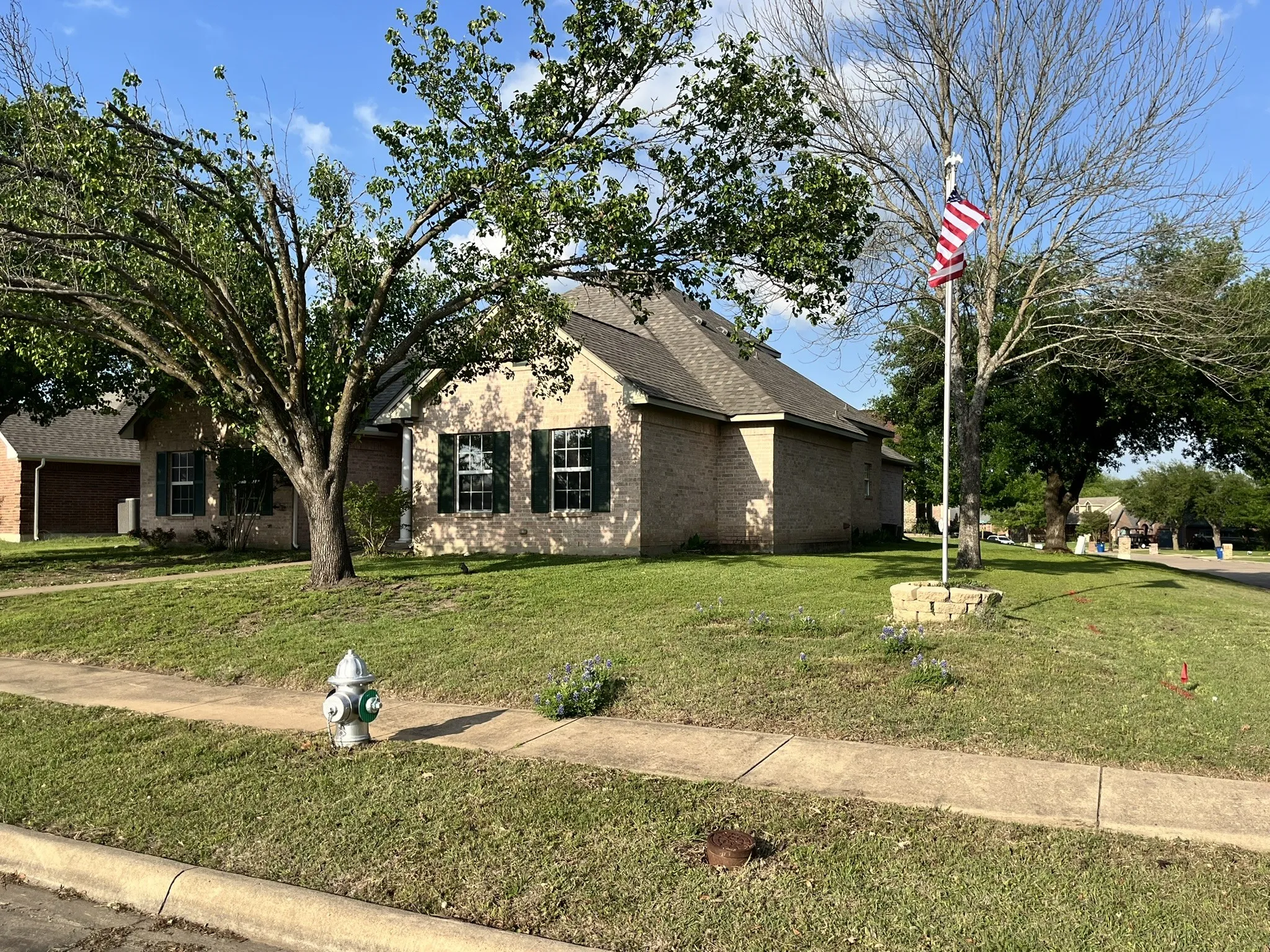 Single Family Residence For Sale in Ellis County , 2700 Boyd Street, Ennis, Texas 75119, 4 Bedroom, 4 Bathroom, 2 Garage spaces, 2,276 Sqft, built in 1998, Preowned, mls#21242469, Real Estate Agent in Ennis, Homes For Sale in Ellis county, Homes For Sale in Ennis, Realtor in Ennis Texas, Real Estate Brokerage Independent Realty Texas, Luminita Cordes Realtor
