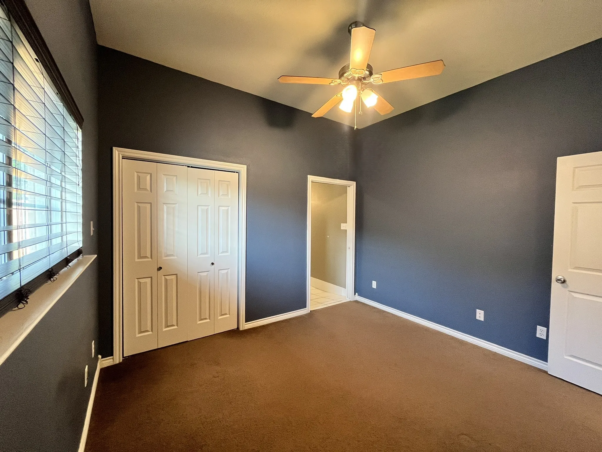 Single Family Residence For Sale in Ellis County , 2700 Boyd Street, Ennis, Texas 75119, 4 Bedroom, 4 Bathroom, 2 Garage spaces, 2,276 Sqft, built in 1998, Preowned, mls#21242469, Real Estate Agent in Ennis, Homes For Sale in Ellis county, Homes For Sale in Ennis, Realtor in Ennis Texas, Real Estate Brokerage Independent Realty Texas, Luminita Cordes Realtor