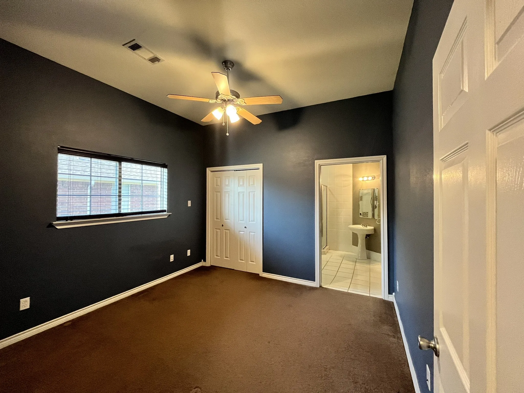 Single Family Residence For Sale in Ellis County , 2700 Boyd Street, Ennis, Texas 75119, 4 Bedroom, 4 Bathroom, 2 Garage spaces, 2,276 Sqft, built in 1998, Preowned, mls#21242469, Real Estate Agent in Ennis, Homes For Sale in Ellis county, Homes For Sale in Ennis, Realtor in Ennis Texas, Real Estate Brokerage Independent Realty Texas, Luminita Cordes Realtor