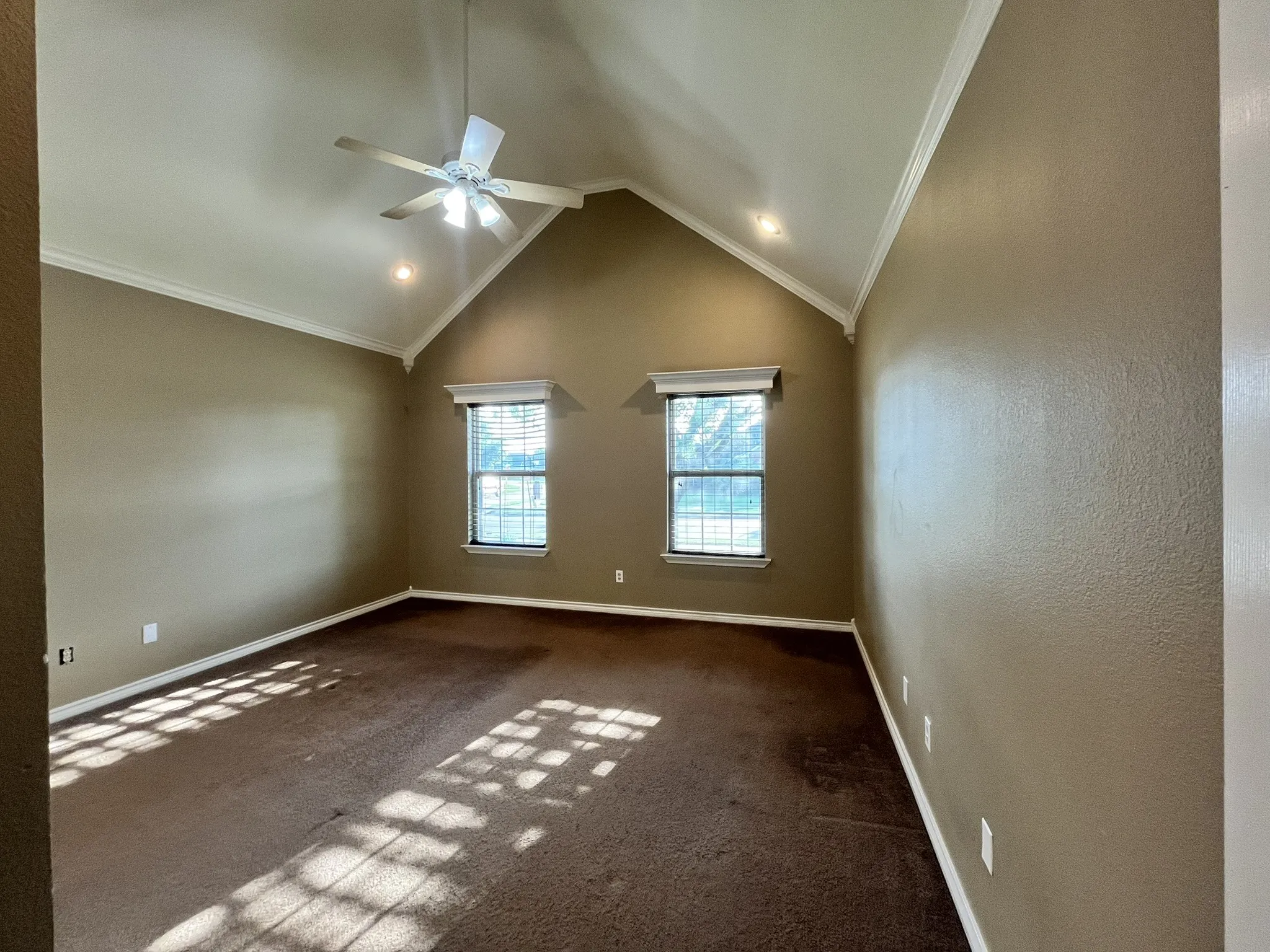 Single Family Residence For Sale in Ellis County , 2700 Boyd Street, Ennis, Texas 75119, 4 Bedroom, 4 Bathroom, 2 Garage spaces, 2,276 Sqft, built in 1998, Preowned, mls#21242469, Real Estate Agent in Ennis, Homes For Sale in Ellis county, Homes For Sale in Ennis, Realtor in Ennis Texas, Real Estate Brokerage Independent Realty Texas, Luminita Cordes Realtor