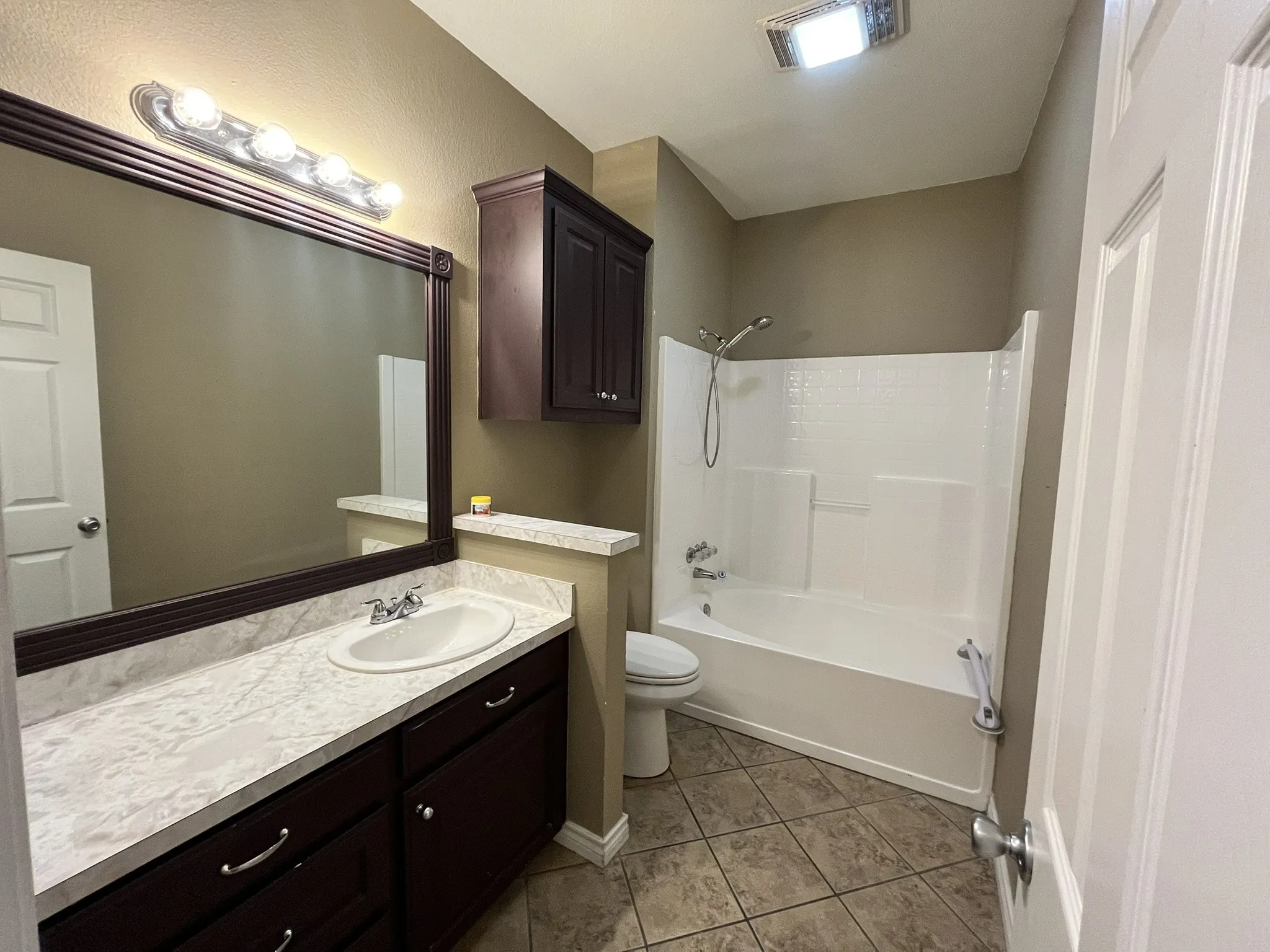 Single Family Residence For Sale in Ellis County , 2700 Boyd Street, Ennis, Texas 75119, 4 Bedroom, 4 Bathroom, 2 Garage spaces, 2,276 Sqft, built in 1998, Preowned, mls#21242469, Real Estate Agent in Ennis, Homes For Sale in Ellis county, Homes For Sale in Ennis, Realtor in Ennis Texas, Real Estate Brokerage Independent Realty Texas, Luminita Cordes Realtor