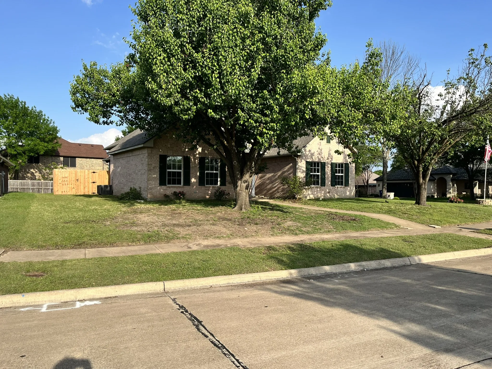 Single Family Residence For Sale in Ellis County , 2700 Boyd Street, Ennis, Texas 75119, 4 Bedroom, 4 Bathroom, 2 Garage spaces, 2,276 Sqft, built in 1998, Preowned, mls#21242469, Real Estate Agent in Ennis, Homes For Sale in Ellis county, Homes For Sale in Ennis, Realtor in Ennis Texas, Real Estate Brokerage Independent Realty Texas, Luminita Cordes Realtor