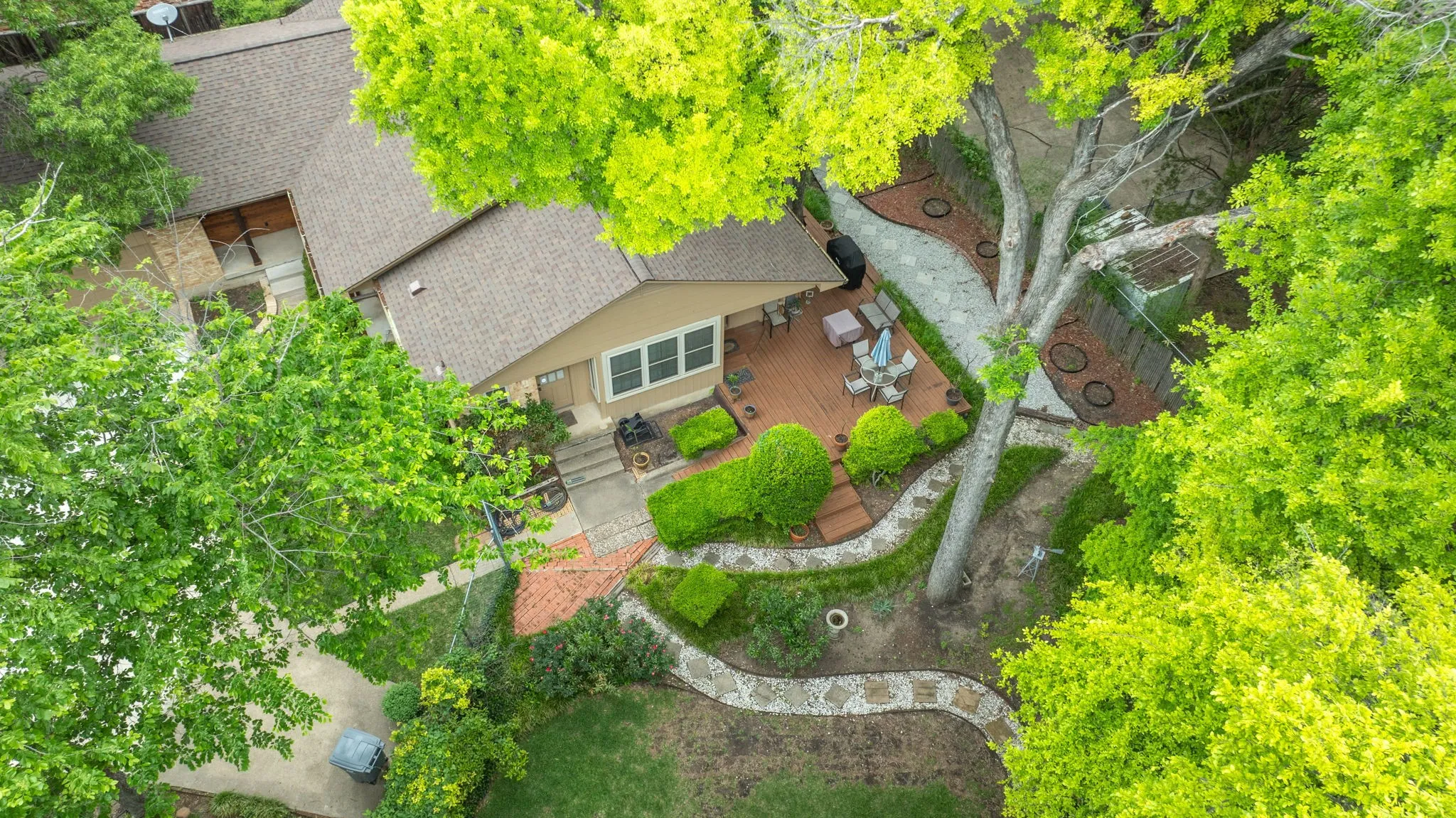 Single Family Residence For Sale in Dallas County , 8226 Hunnicut Road, Dallas, Texas 75228, 3 Bedroom, 3 Bathroom, 2 Garage spaces, 2,118 Sqft, built in 1967, mls#21242298, Real Estate Agent in Dallas, Homes For Sale in Dallas county, Homes For Sale in Dallas, Realtor in Dallas Texas, Real Estate Brokerage Independent Realty Texas, Luminita Cordes Realtor