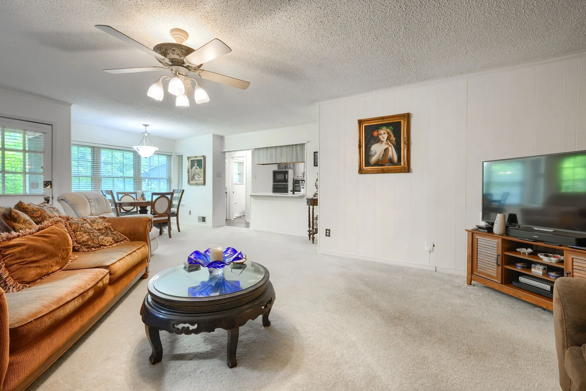 Single Family Residence For Sale in Dallas County , 8226 Hunnicut Road, Dallas, Texas 75228, 3 Bedroom, 3 Bathroom, 2 Garage spaces, 2,118 Sqft, built in 1967, mls#21242298, Real Estate Agent in Dallas, Homes For Sale in Dallas county, Homes For Sale in Dallas, Realtor in Dallas Texas, Real Estate Brokerage Independent Realty Texas, Luminita Cordes Realtor