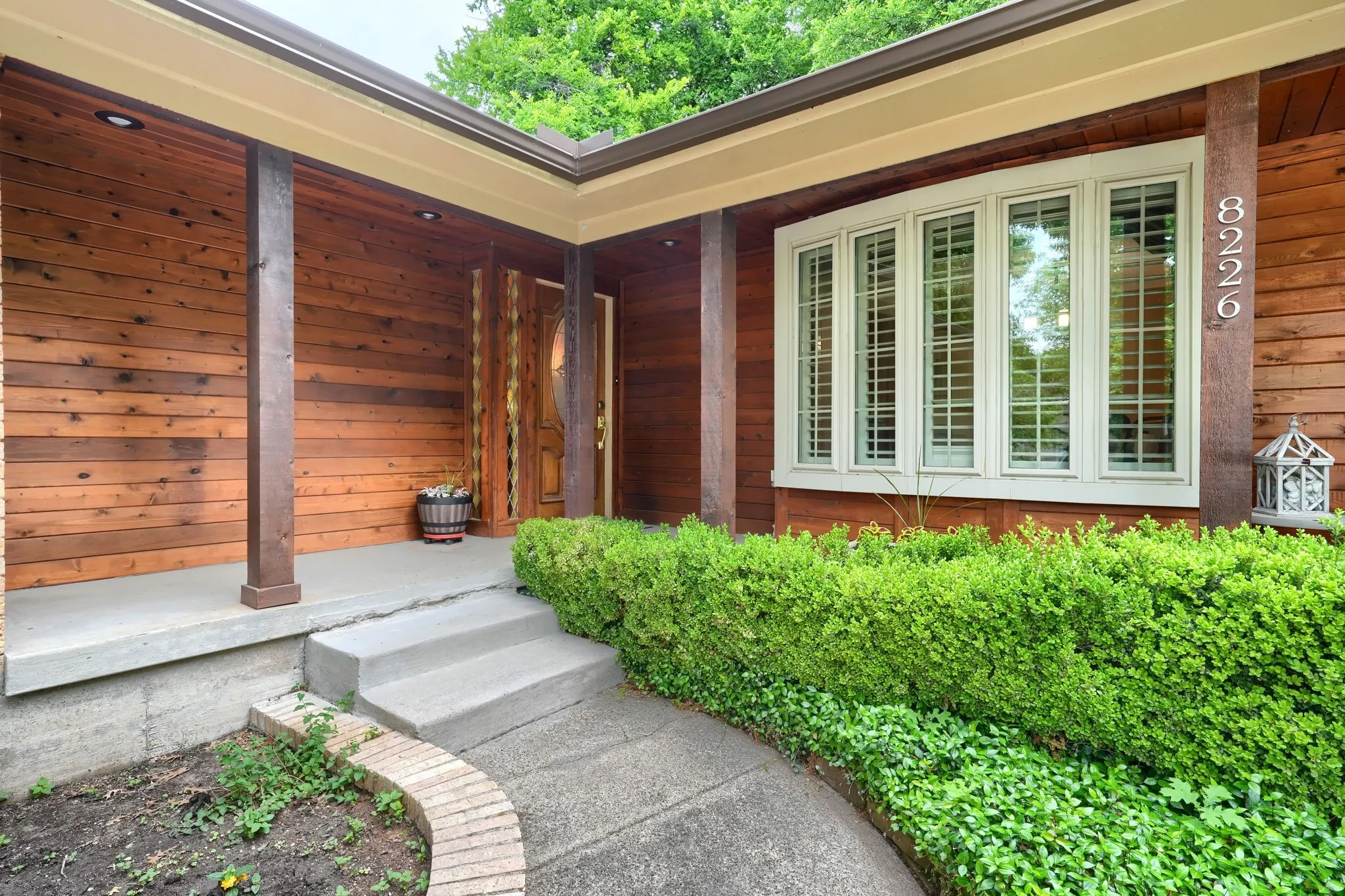 Single Family Residence For Sale in Dallas County , 8226 Hunnicut Road, Dallas, Texas 75228, 3 Bedroom, 3 Bathroom, 2 Garage spaces, 2,118 Sqft, built in 1967, mls#21242298, Real Estate Agent in Dallas, Homes For Sale in Dallas county, Homes For Sale in Dallas, Realtor in Dallas Texas, Real Estate Brokerage Independent Realty Texas, Luminita Cordes Realtor