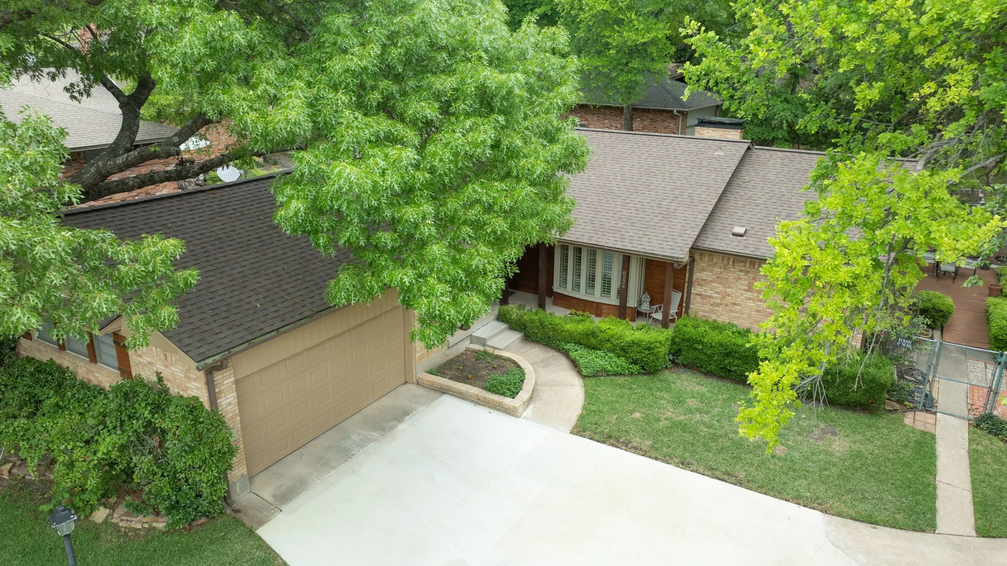 Single Family Residence For Sale in Dallas County , 8226 Hunnicut Road, Dallas, Texas 75228, 3 Bedroom, 3 Bathroom, 2 Garage spaces, 2,118 Sqft, built in 1967, mls#21242298, Real Estate Agent in Dallas, Homes For Sale in Dallas county, Homes For Sale in Dallas, Realtor in Dallas Texas, Real Estate Brokerage Independent Realty Texas, Luminita Cordes Realtor