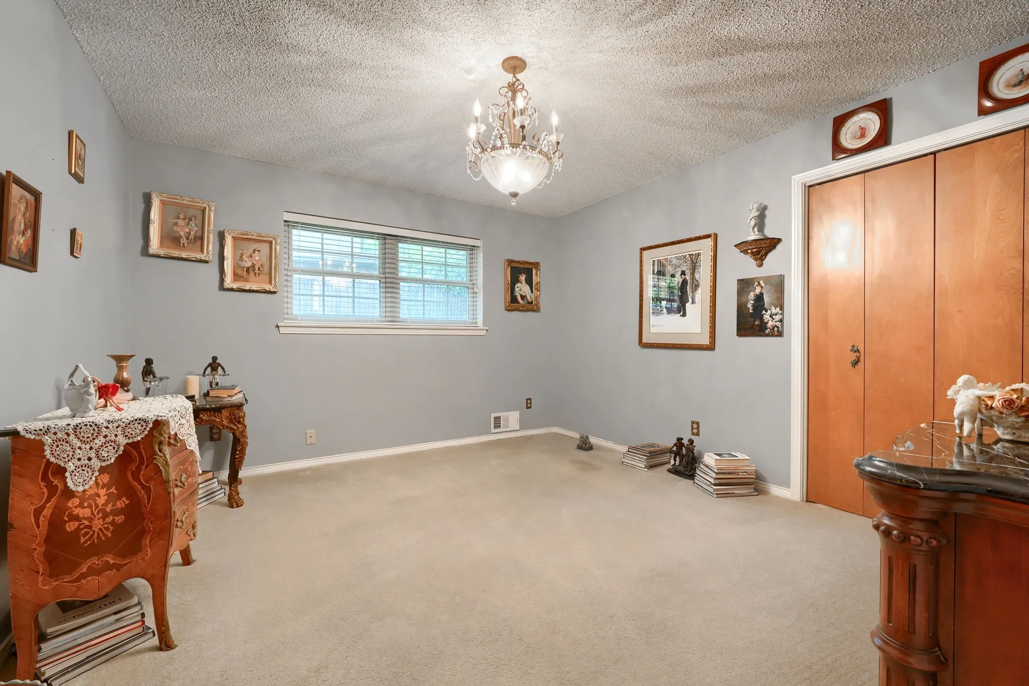 Single Family Residence For Sale in Dallas County , 8226 Hunnicut Road, Dallas, Texas 75228, 3 Bedroom, 3 Bathroom, 2 Garage spaces, 2,118 Sqft, built in 1967, mls#21242298, Real Estate Agent in Dallas, Homes For Sale in Dallas county, Homes For Sale in Dallas, Realtor in Dallas Texas, Real Estate Brokerage Independent Realty Texas, Luminita Cordes Realtor