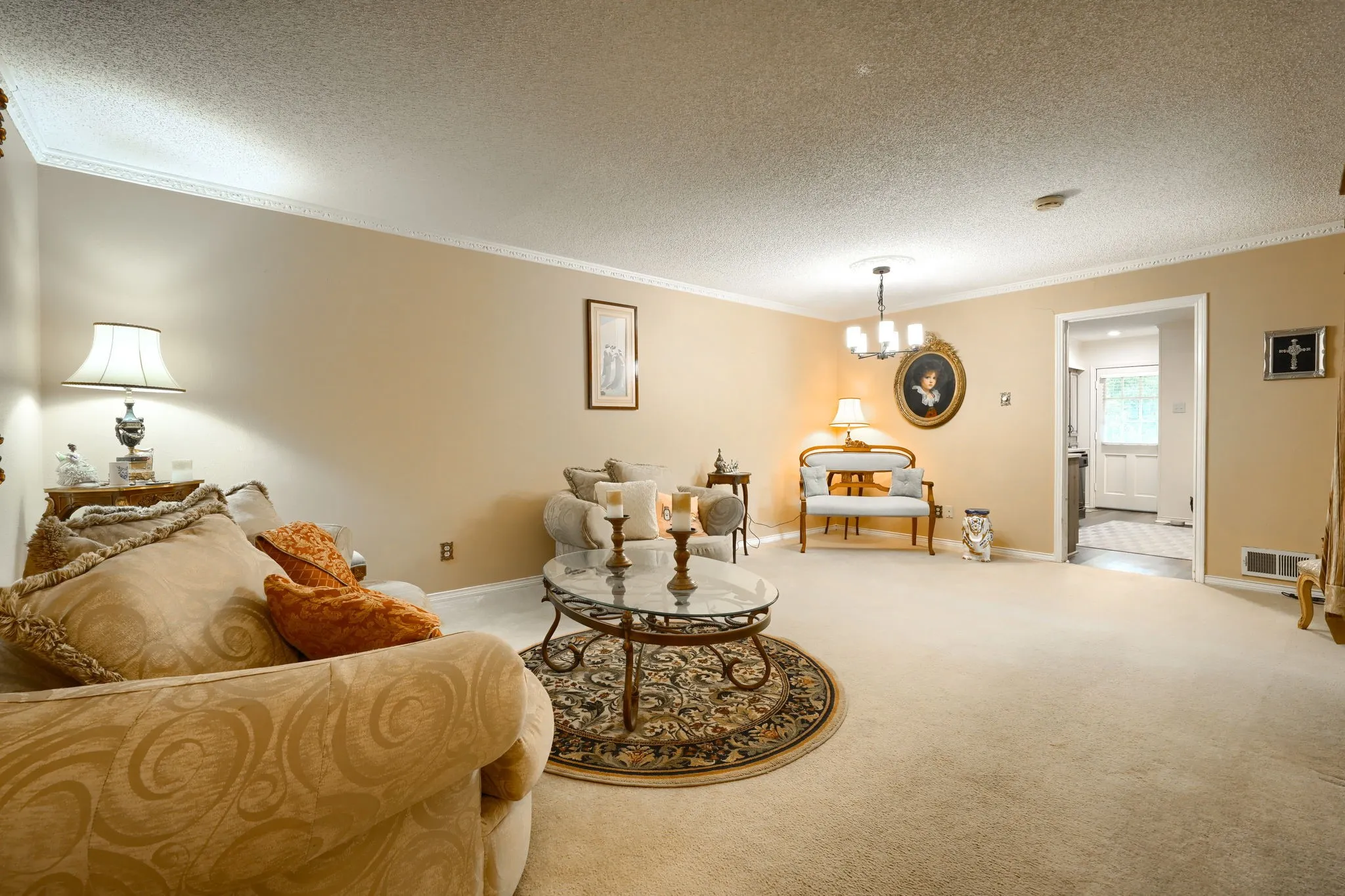 Single Family Residence For Sale in Dallas County , 8226 Hunnicut Road, Dallas, Texas 75228, 3 Bedroom, 3 Bathroom, 2 Garage spaces, 2,118 Sqft, built in 1967, mls#21242298, Real Estate Agent in Dallas, Homes For Sale in Dallas county, Homes For Sale in Dallas, Realtor in Dallas Texas, Real Estate Brokerage Independent Realty Texas, Luminita Cordes Realtor