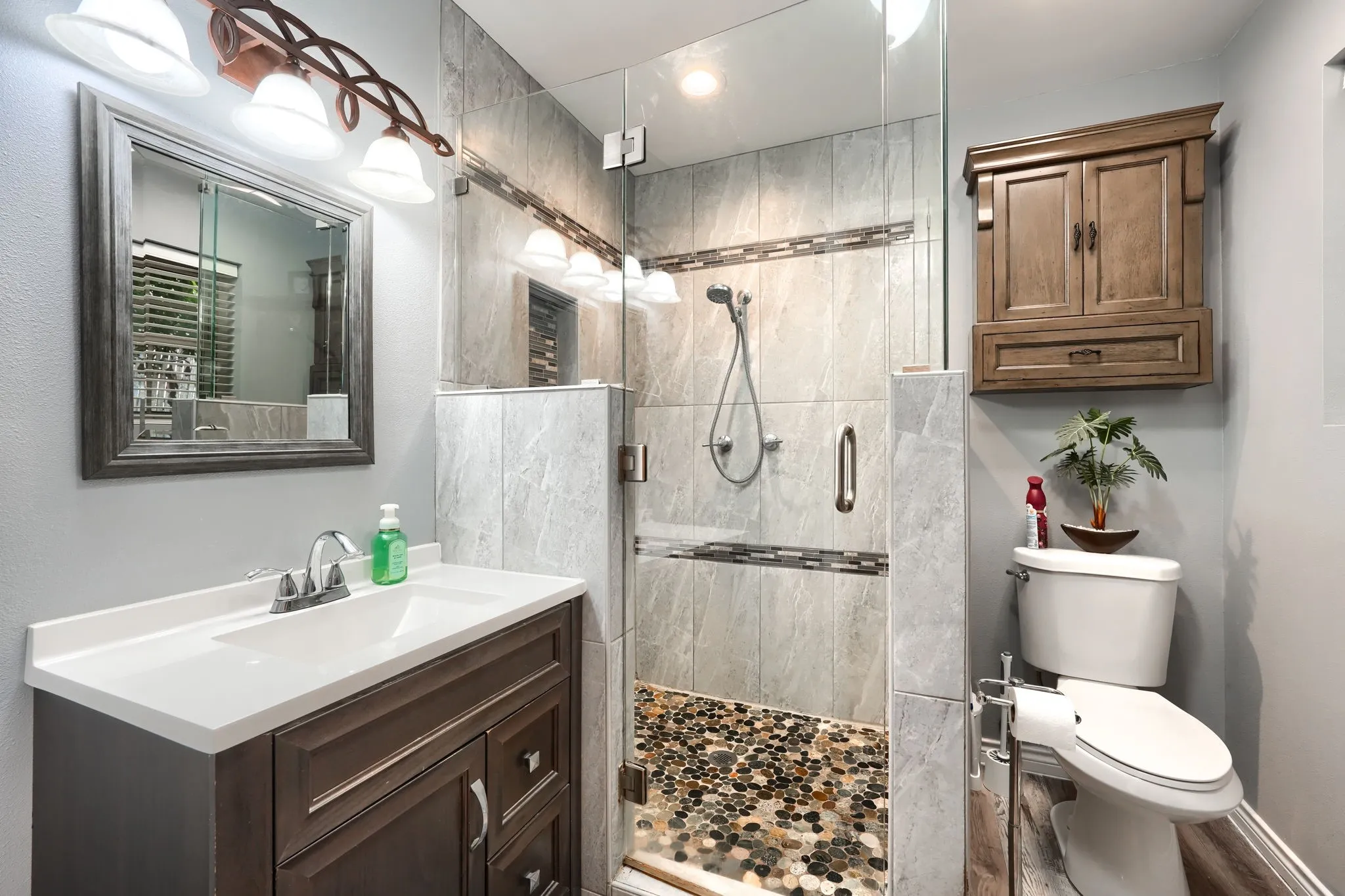 Single Family Residence For Sale in Dallas County , 8226 Hunnicut Road, Dallas, Texas 75228, 3 Bedroom, 3 Bathroom, 2 Garage spaces, 2,118 Sqft, built in 1967, mls#21242298, Real Estate Agent in Dallas, Homes For Sale in Dallas county, Homes For Sale in Dallas, Realtor in Dallas Texas, Real Estate Brokerage Independent Realty Texas, Luminita Cordes Realtor