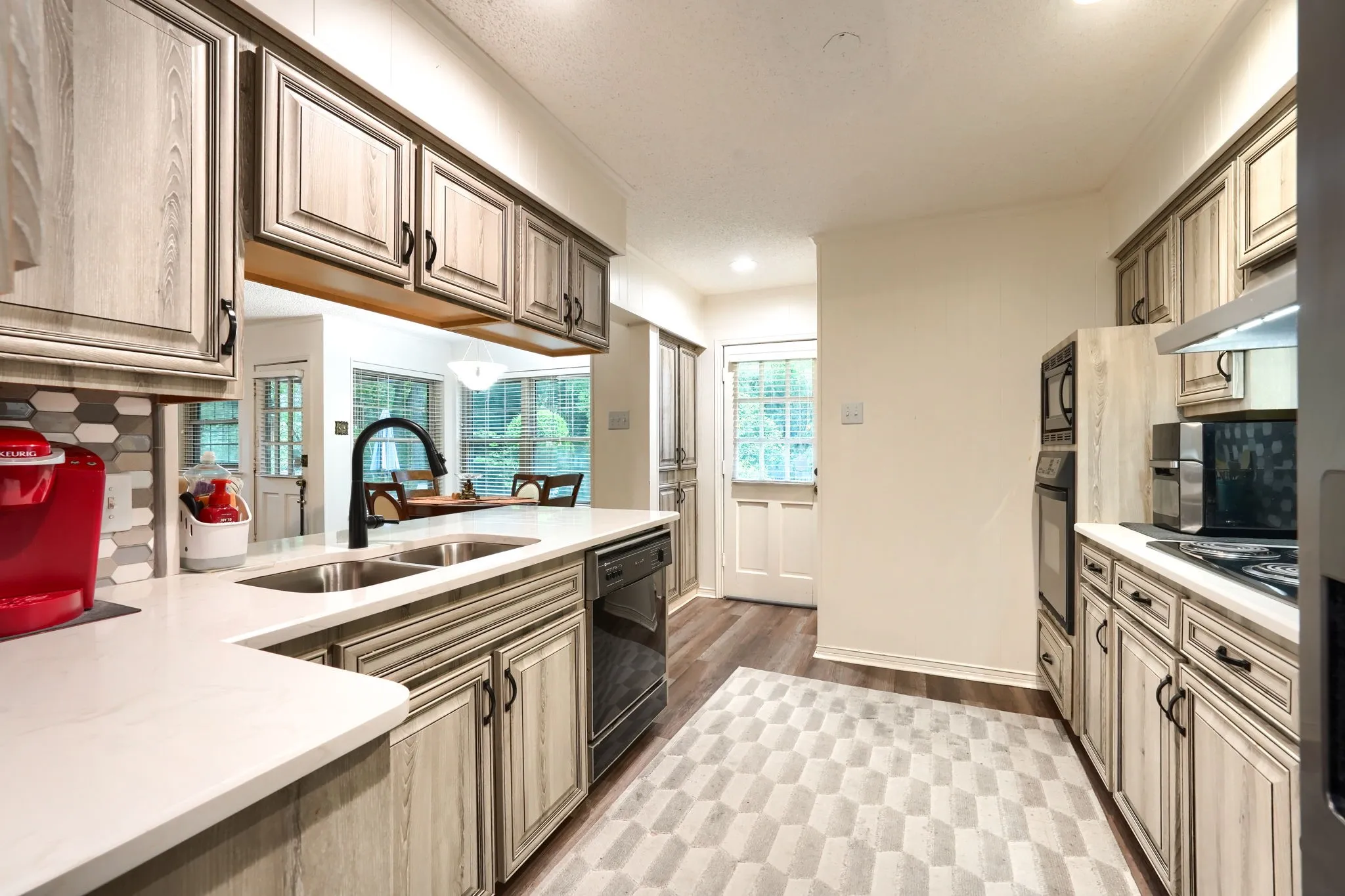 Single Family Residence For Sale in Dallas County , 8226 Hunnicut Road, Dallas, Texas 75228, 3 Bedroom, 3 Bathroom, 2 Garage spaces, 2,118 Sqft, built in 1967, mls#21242298, Real Estate Agent in Dallas, Homes For Sale in Dallas county, Homes For Sale in Dallas, Realtor in Dallas Texas, Real Estate Brokerage Independent Realty Texas, Luminita Cordes Realtor