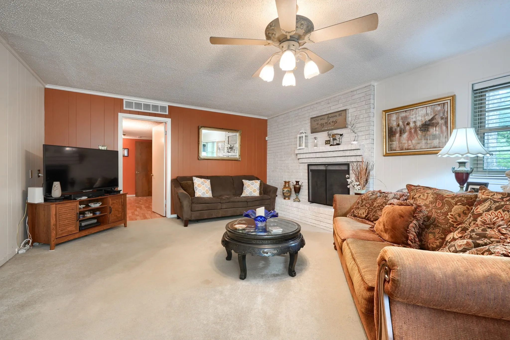 Single Family Residence For Sale in Dallas County , 8226 Hunnicut Road, Dallas, Texas 75228, 3 Bedroom, 3 Bathroom, 2 Garage spaces, 2,118 Sqft, built in 1967, mls#21242298, Real Estate Agent in Dallas, Homes For Sale in Dallas county, Homes For Sale in Dallas, Realtor in Dallas Texas, Real Estate Brokerage Independent Realty Texas, Luminita Cordes Realtor