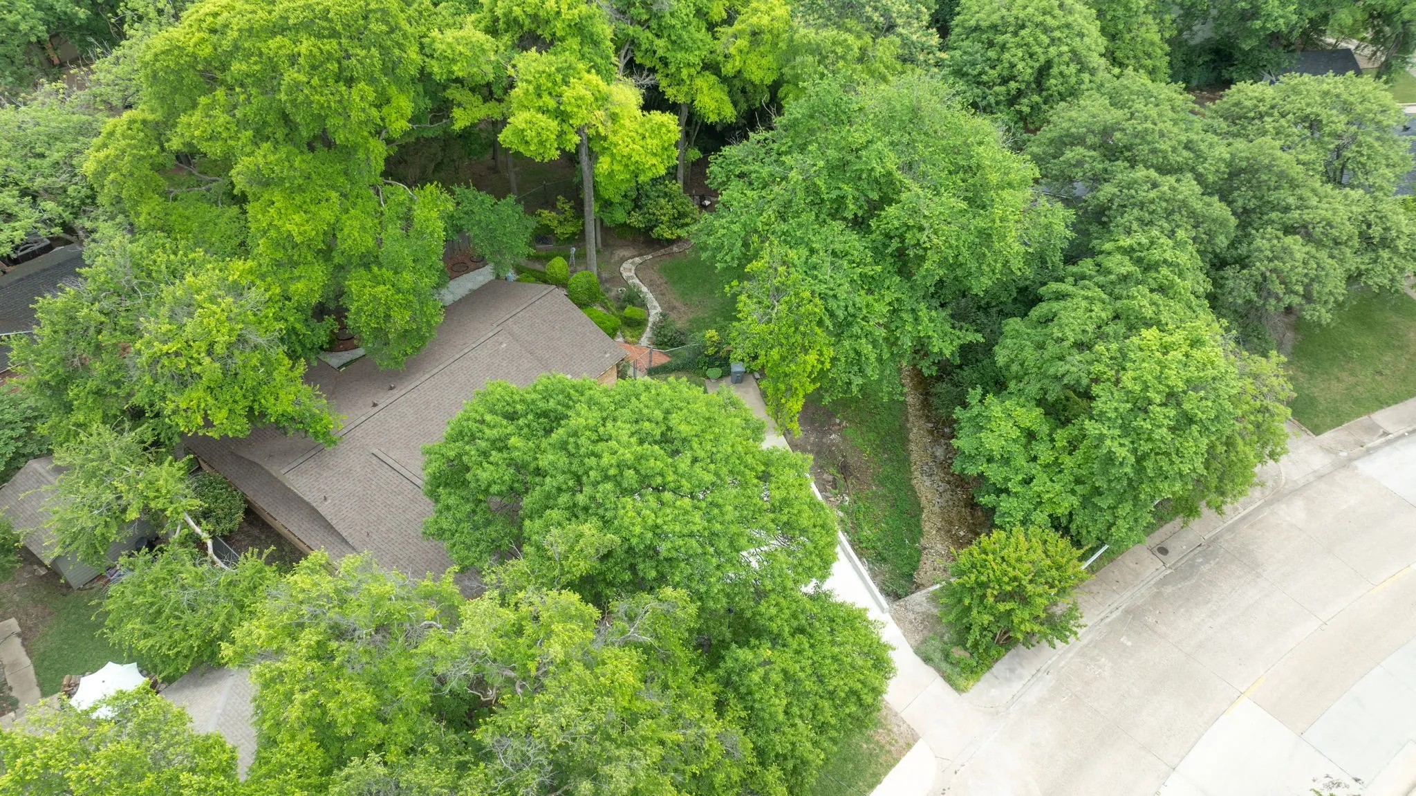 Single Family Residence For Sale in Dallas County , 8226 Hunnicut Road, Dallas, Texas 75228, 3 Bedroom, 3 Bathroom, 2 Garage spaces, 2,118 Sqft, built in 1967, mls#21242298, Real Estate Agent in Dallas, Homes For Sale in Dallas county, Homes For Sale in Dallas, Realtor in Dallas Texas, Real Estate Brokerage Independent Realty Texas, Luminita Cordes Realtor